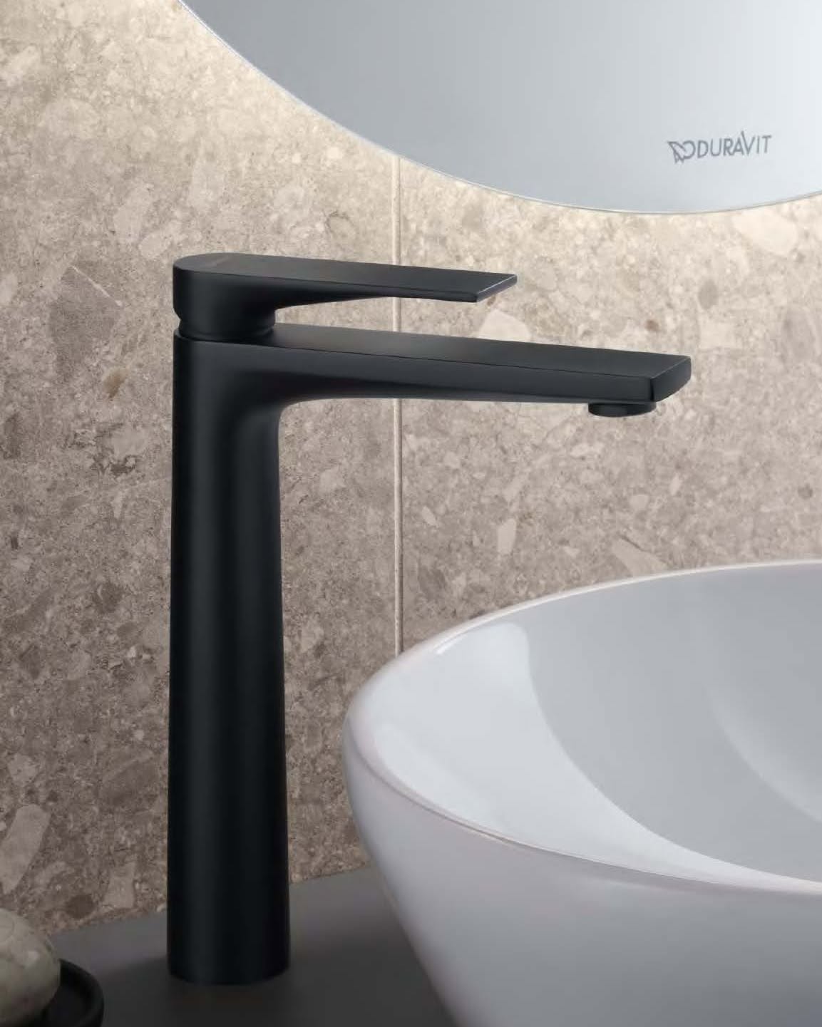 With the Tulum faucet series, Philippe Starck has once again created an iconic archetype – ideal for sustainable interior design. Minimalist, monolithic and yet still highly adaptable with its two colors, Tulum presents solutions for every type of bathroom. #Duravit #PhilippeStarck #luxuryfaucets #luxurybathrooms