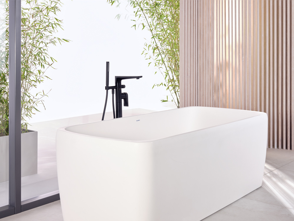 Duravit's Qatego collection bathtubs will make your relaxing bathing experience complete. The shape of the free-standing tub in particular is visually similar to the countertop sink, which ties the overall concept of the series together. #Duravit #luxurybathrooms #bathroomdesign