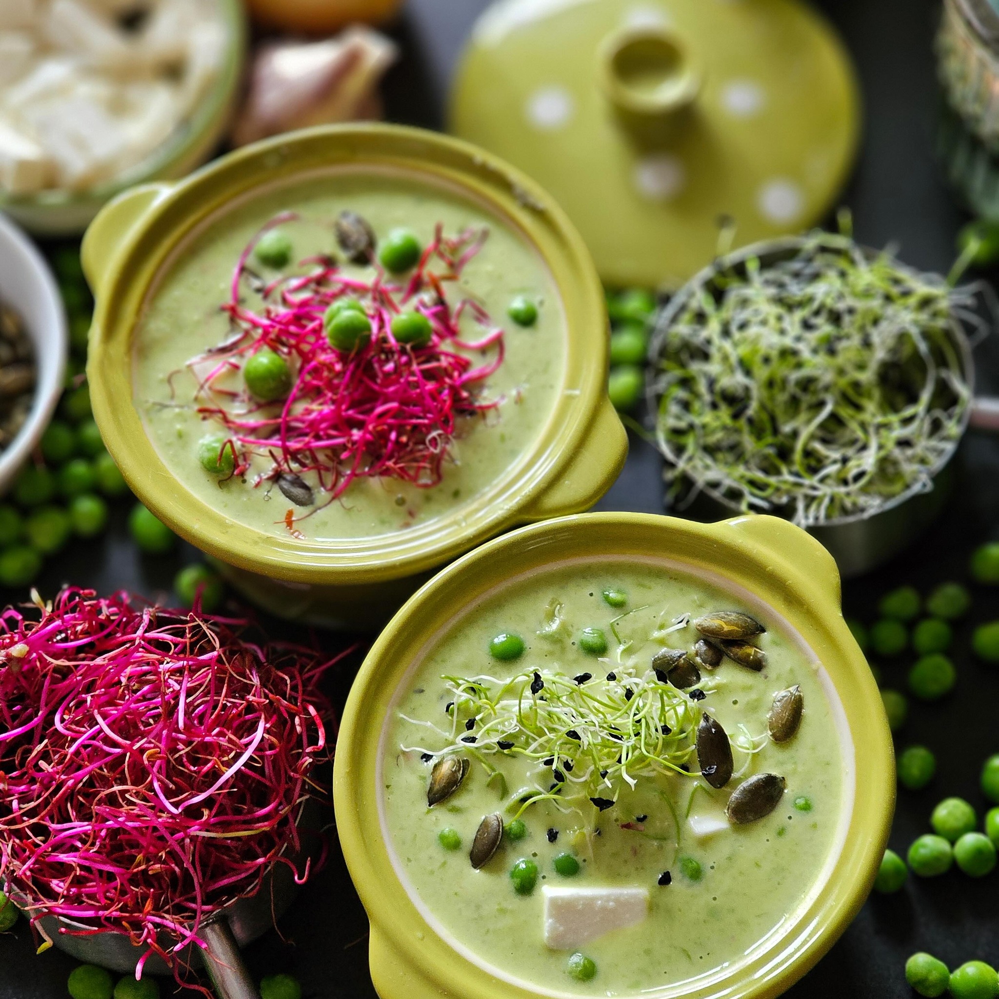 Vitlöks- och rödbetsgroddar är riktiga smak- och färgbomber som är väldigt fina att använda som garnityr. 🌱
#vitlöksgroddar #vitlök #eko #ekologiskt #svenskodlat #organic #frånsverige #rödbetsgroddar #rödbeta #närodlat #mikrogrönt
Foto: @annikasnaturligating ✨