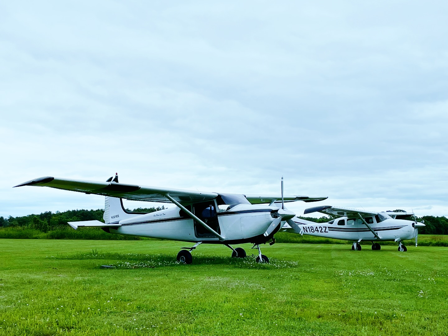 So, there’s something we haven’t told you… we are back to having the most lift capacity in Vermont! The 205 is back home! Get ready for an epic summer here at @vermontskydiving #jumpVSA
#skydiving
#tandem
#vermont
#adirondacks
#tandemskydive