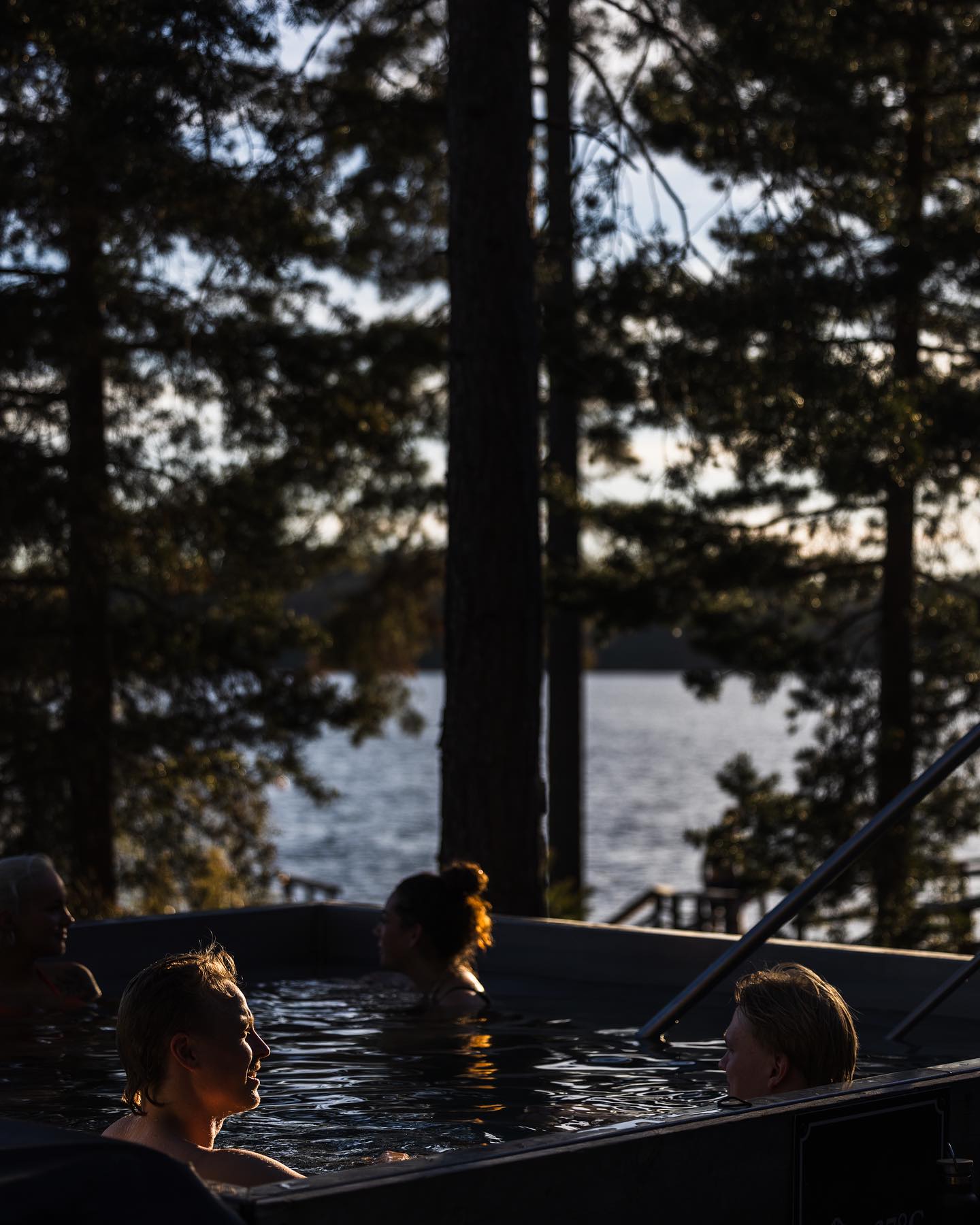 Järvelän altaat illan ja aamun valossa ? Meiltä löytyy kesällä kaksi lämminallasta sekä kaksi kylmää kylpyä ? Talvella avannon lisäksi löytyy kolme lämminallasta. Tervetuloa kokeilemaan!
#visitturku❤️ 
#visitlieto 
#visitturku 
#avantouinti 
#avanto 
#kylmäuinti 
#sauna 
#yleinensauna 
#järvelä 
#turku