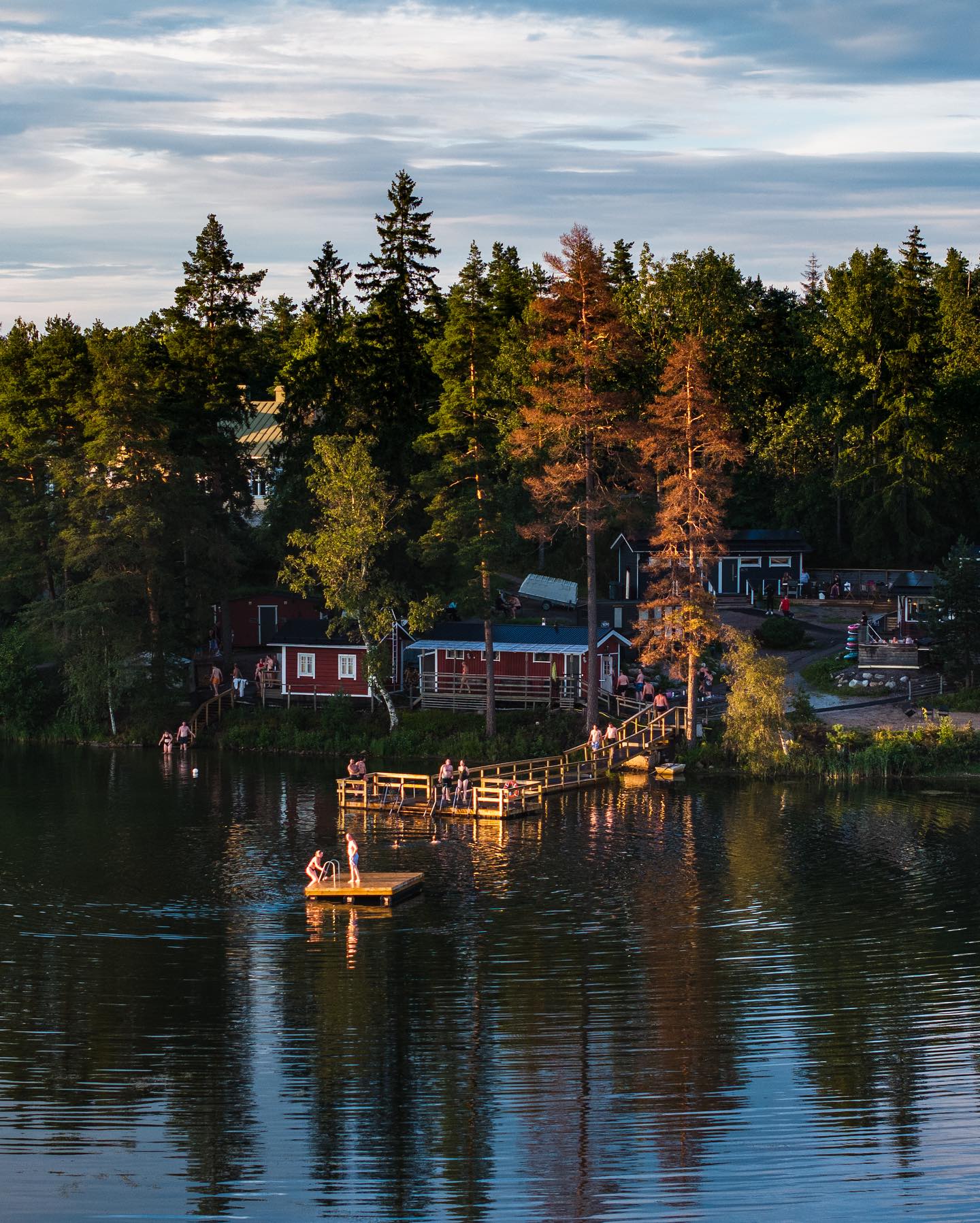Elokuun lämpimät illat Järvelässä ? Tervetuloa!
#visitlieto 
#visitturku 
#visitturku❤️ 
#avantouinti 
#avanto 
#kylmäuinti 
#sauna 
#yleinensauna 
#elokuu 
#elokuunillat