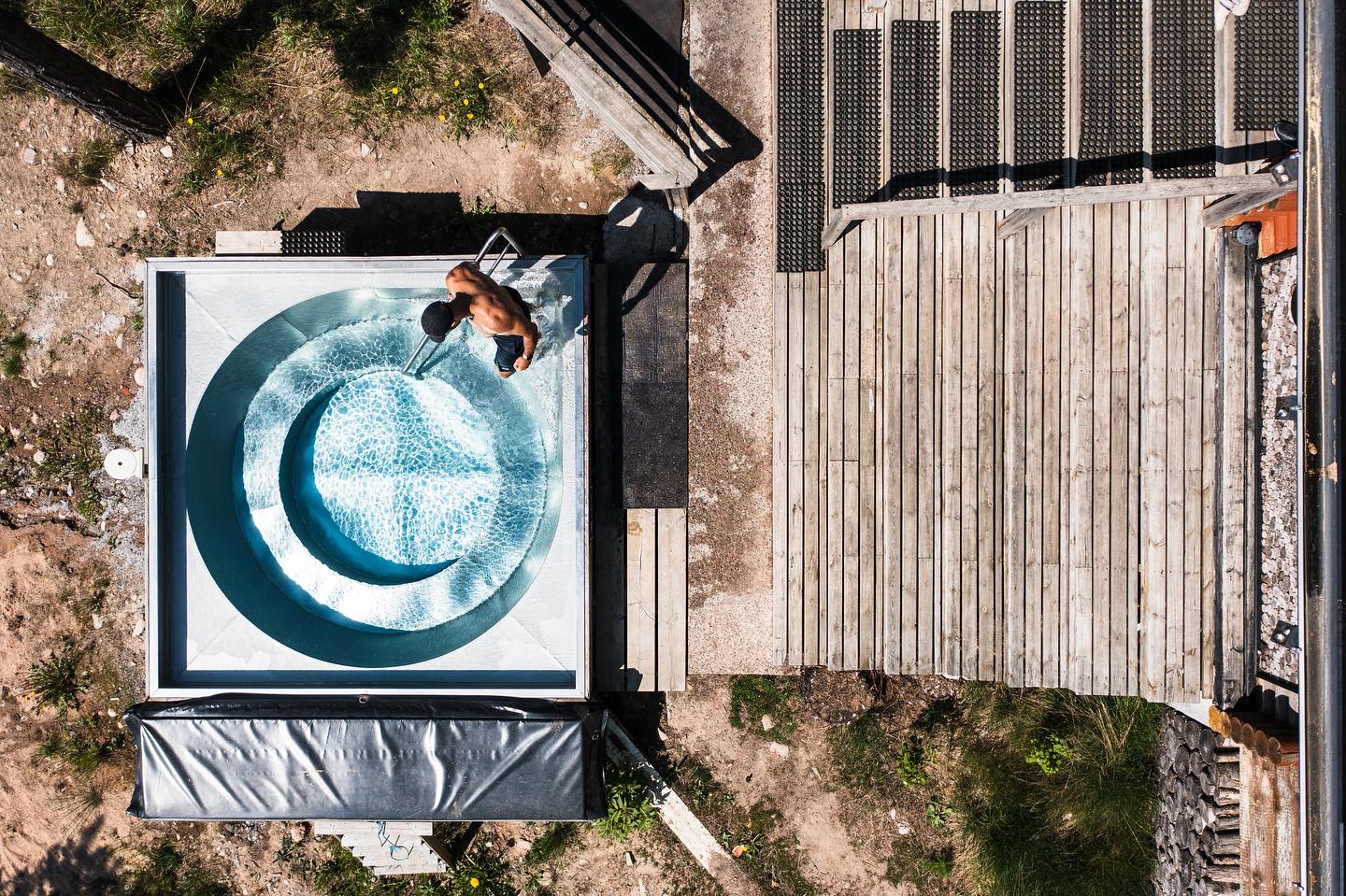 Järvelän Venetsialaiset ??
Lauantaina 31.8. vietetään venetsialaisia / muinaistulien yötä! Järvelää valaisee noin 100 ulkotulta klo 19-22, ja saunat lämpenevät normaalisti klo 22 saakka.
Myös avantoon pääsee, tervetuloa!
#lieto 
#visitlieto 
#järvelä 
#turku 
#visitturku❤️ 
#avanto 
#venetsialaiset 
#muinaistulienyö 
#kylmäuinti 
#sauna 
#yleinensauna 
#visitfinland