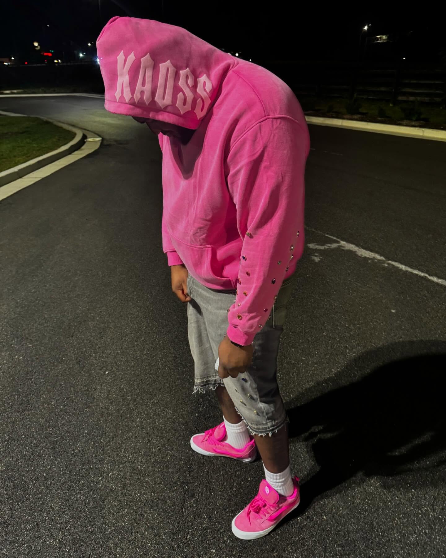 My cup all pink like a barbie. I’m sorry not sorry like beyoncé 🥀
Outfit: @kaossbrand_ Duhhhh