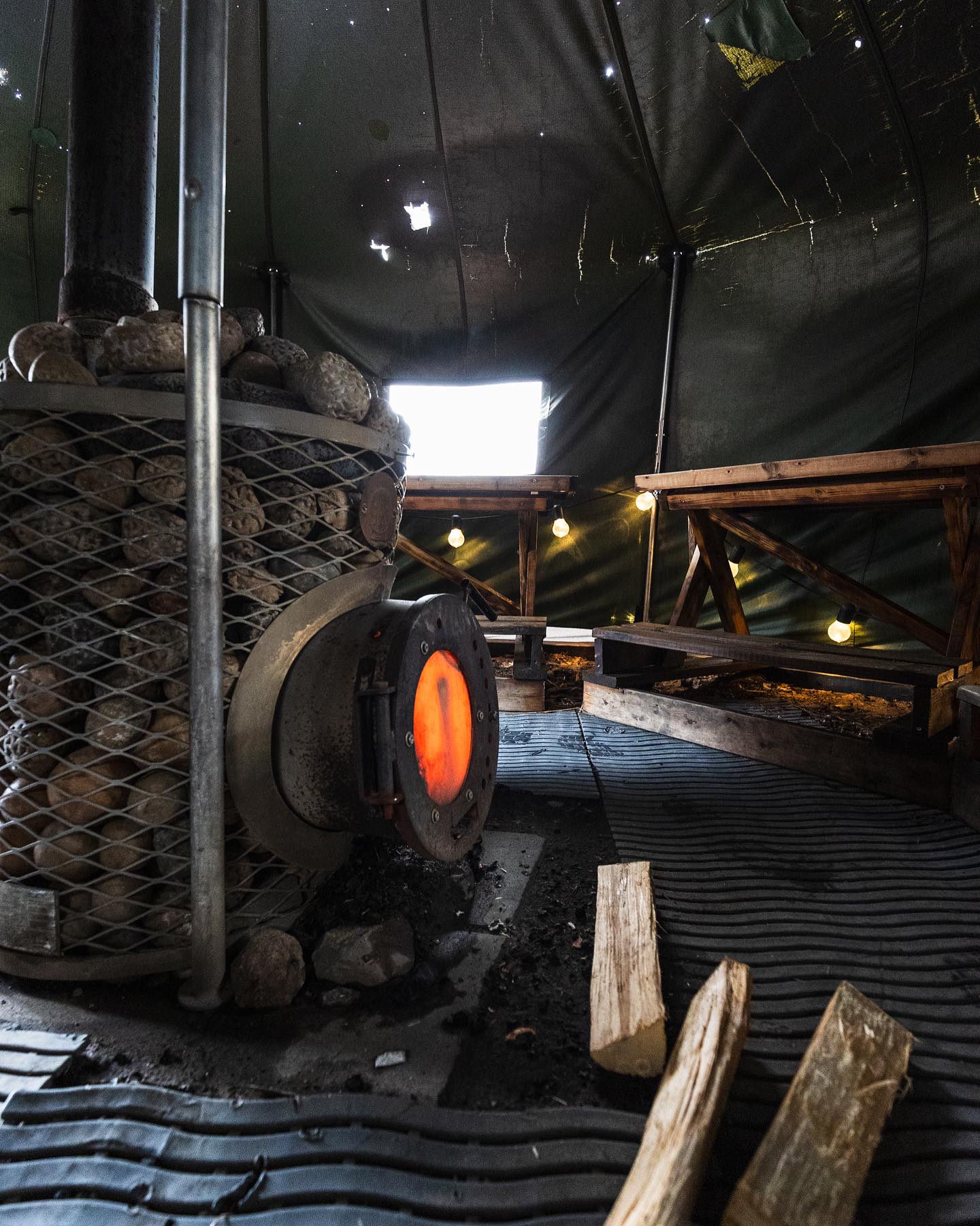 Kesällä ja keväällä Järvelässä tapahtuu ? 
Pakkasparatiisimme on jo avattu, eli avantoon pääsee koko kesän ympäri! Lisäksi uusimme keväällä Järvelän laiturin sekä remontoimme sisäsaunan. Lisäksi Maisemasaunaan tulossa uudet lauteet ? Telttasaunan kangaskin päivitetään, kunhan uusia saadaan tehtaalta.
Tervetuloa nauttimaan keväästä ja kesästä!
#avanto 
#avantouinti 
#pakkasparatiisi 
#visitturku❤️ 
#visitturku 
#visitlieto 
#turku 
#sauna 
#saunasuomi 
#yleinensauna 
#järvelä 
#telttasauna 
#kesä