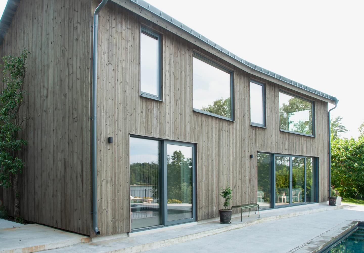 Ett hus som vi gett mycket välbehövlig kärlek. Vi vill tacka alla inblandade. 🤜🏻🤛🏻
#studiobyggarna#totalrenovering#arkitektritat