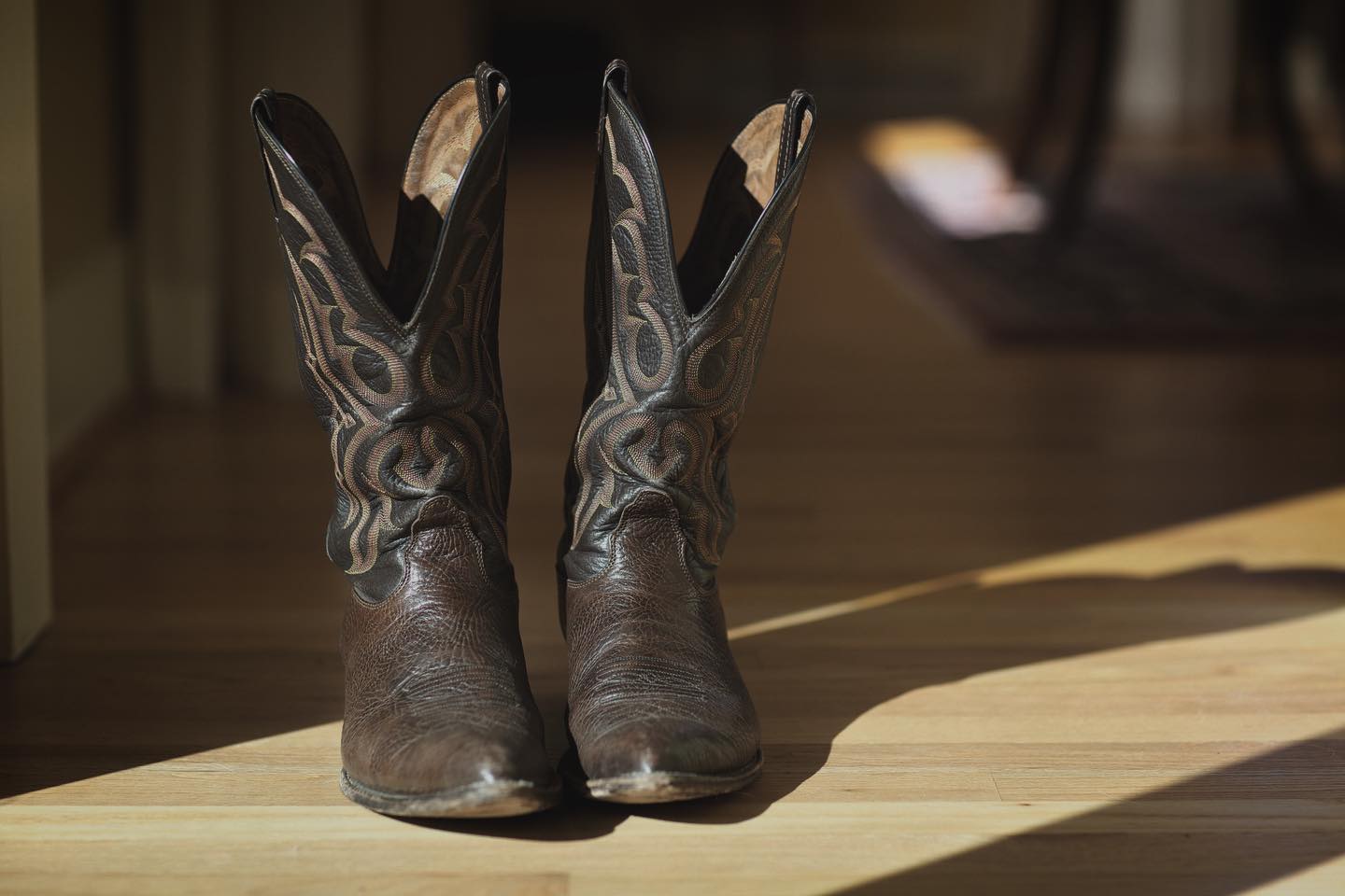 With every step, our commitment to quality echoes in the sound of cowboy boots, from pasture to plate. ?? #beef #heritage #horse #farm #food #meat #cowboy #cowboyboots