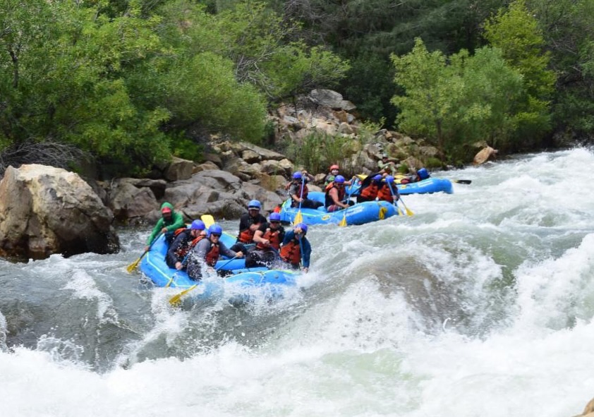 #Dads , #Grads , the last peak of the #UpperKern , the #ForksOfTheKern & #JuneSpecial for groups. Groups of 8 or more on most sections of the Upper Kern can get a discount. Click the link in bio or call us before the water gets too low. 800-400-7238