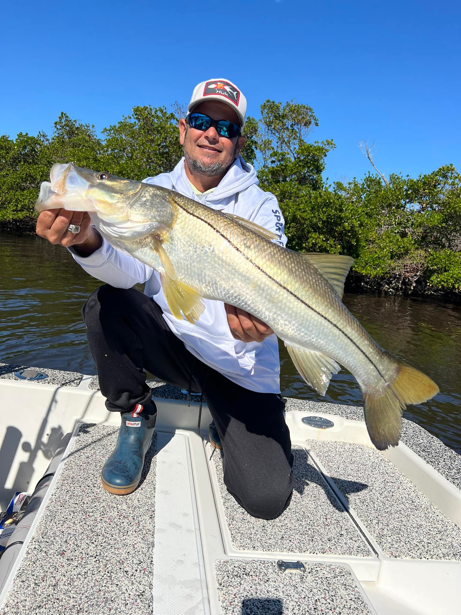 Holiday madness is coming! Time to grab your rod and reel! Gift certificates available and super sweet deals for anyone who helps me test drive my new booking app on slobbyjoecharters.com
813-624-8000
