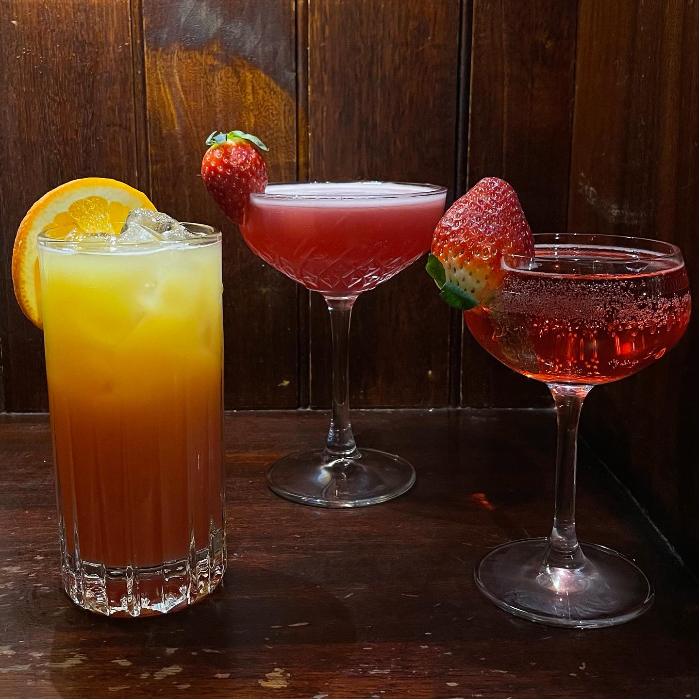 Share your special moment with your loved ones at the White Hart! Try our remarkable new cocktail and mocktail selection only available for Valentine’s day!!❤️ #valentinesday #publife #harlington