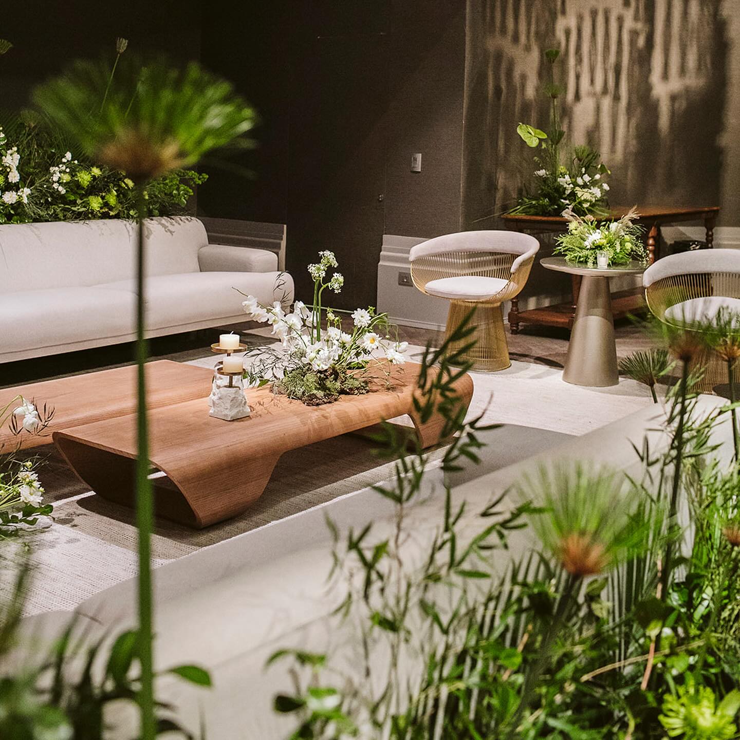 Garden aesthetic para Marina e Victor ?? pelas mãos da @ocredecor
Um projeto exuberante, elegante e que desde o princípio, tinha como premissa um conceito delicado, valorizando elementos naturais em todos os ambientes.
W:/ @palaciotangara @alebigliazzi @eternalfilmes @estudiopinus @thekingcake @trulysomeluz @mbpro.br @stylluseventos