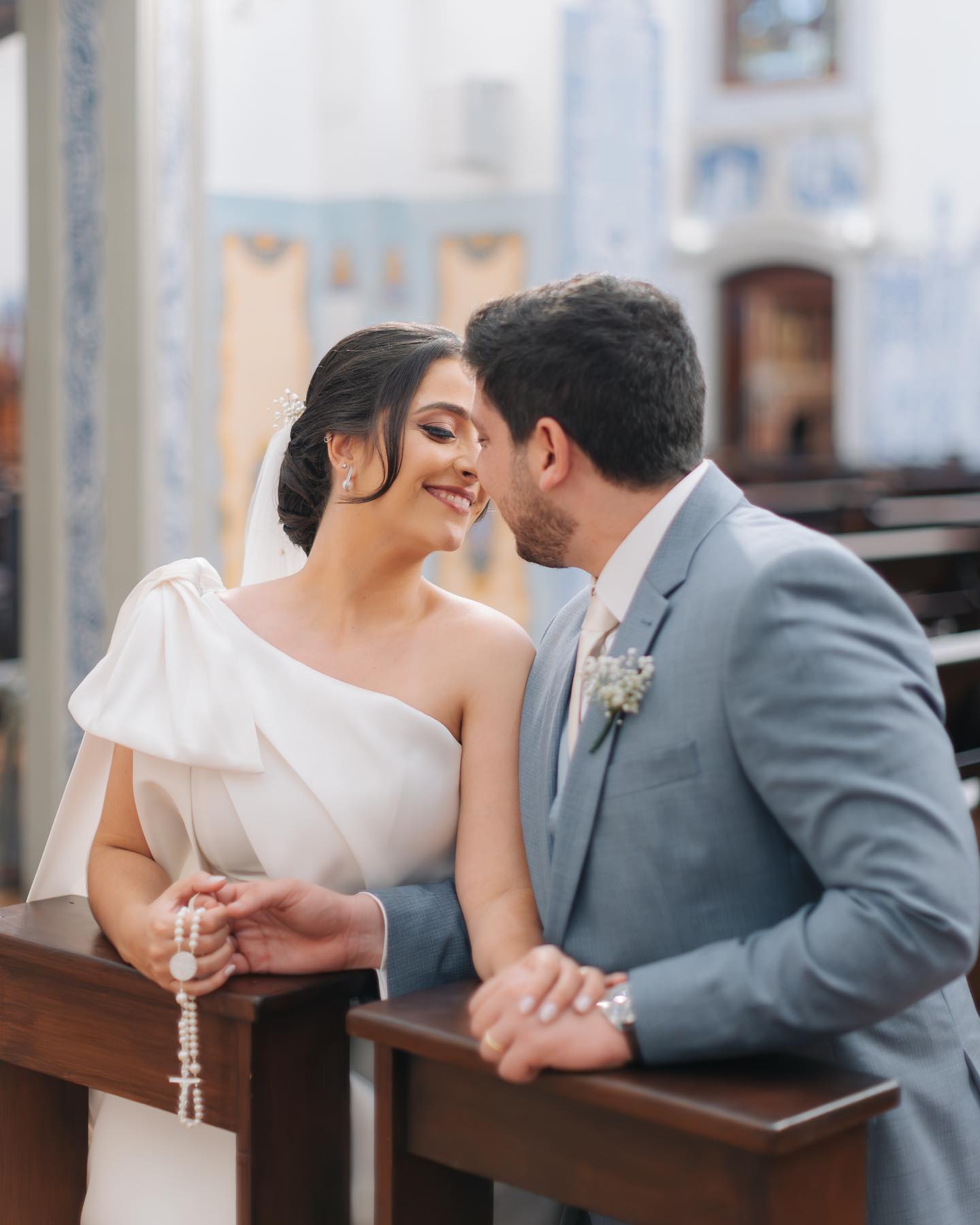 O dia deles e uma emoção impossível de descrever em palavras ? @marcelleflf @_luisfunari que honra acompanhar vocês nessa etapa.
Coral: Del Chiaro @delchiarocoral
Foto: The Pavans @thepavans
Vídeo: Atelie Filmes @ateliefilmes
Vestido: Nova Noiva @novanoiva
Traje noivo: Ricardo Almeida @ricardoalmeidaoficial
Make e Hair: Dani Campos @danicamposbeauty
Decoração cerimônia: Marcio e Celso @marcioecelsodecoracao