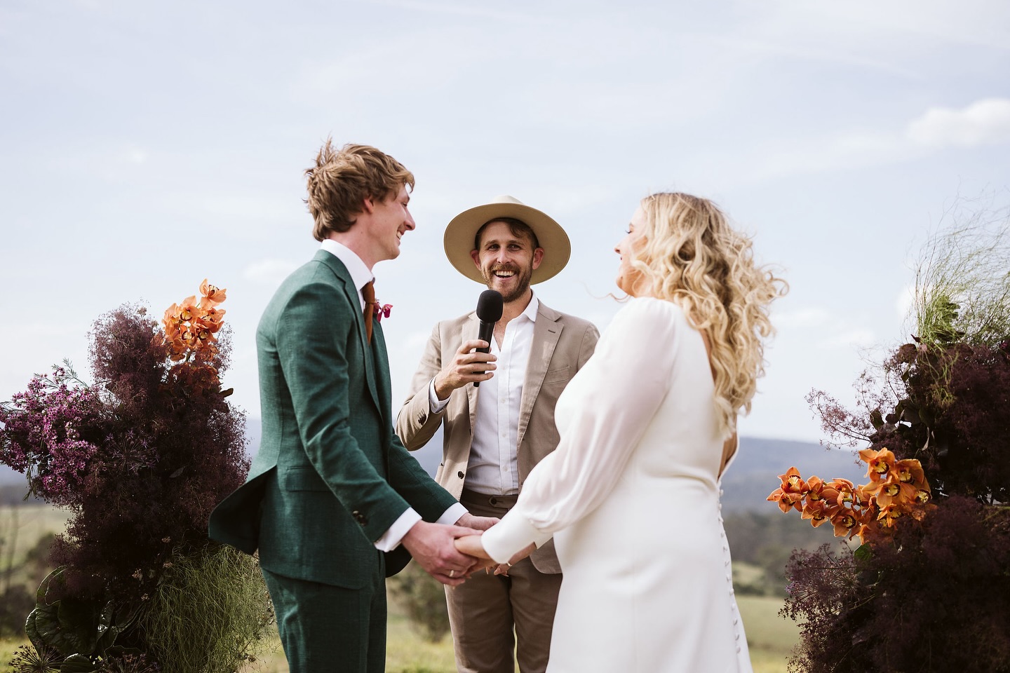 At my favourite place in the world ā”ļø
In between two people in their most intimate moment.
Well that sounded weird. But you made it weird.
But you know what Iām banging on about. Iām a lucky boi.
And Iām all about letting you have those intimate moments. This is one of the very few bits where I actually stand here. For most of the shindig, Iām off to the side slinging yarns. I let you two get nice and close without old mate spoiling the vibe.
But for a wee little bit, I like to come say Gday. I whisper a few things, say a few more things and then bugger back off.
Itās still my favourite place to hang tho.
šø @rachaeltagg