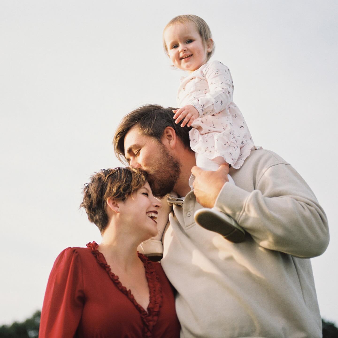 It’s that time of year again, frensss! Fall mini sessions are just around the corner. If you haven’t signed up for the email list yet on the website, you might miss out on your favorite slot, or a chance to secure a time slot altogether. The booking link will go out on Monday to everyone that’s receiving my emails, subscribers always get dibs.
My fall minis will look a little different this year, and I can’t wait to share! Be ready!😊