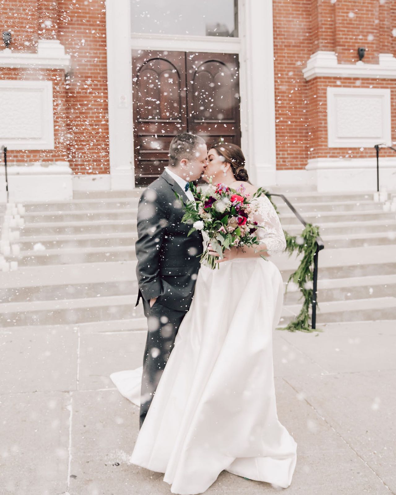 Happy 2 year wedding anniversary to the beautiful @juliewittenlloyd & @lloydman1 ! Cheers to 2 years of holiday romance in the snow. ❄️💖
@frame_805 / @martiyaheard / @carinamtobias / @monasteryeventcenter
.
.
.
#cincinnatiwedding #winterwedding #cincinnatibride #cincinnatiweddingplanner #weddingplanner #weddingdesign #weddingdesigner #weddingstyle #weddingstylist #eventdesign #eventdesigner #eventstyling #eventstylist #wolfandbirdevents