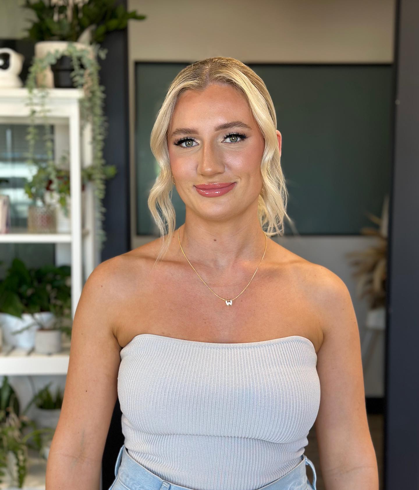 Dylan’s hair & makeup trial 🤍
.
.
.
Hair + Makeup by Shinae
.
.
#niagaramakeupartist #niagaraweddinghairstylist #niagarahair #niagarahairstylist #weddingmakeupideas #weddinghairideas #niagarawedding #hairandmakeup #torontoweddings