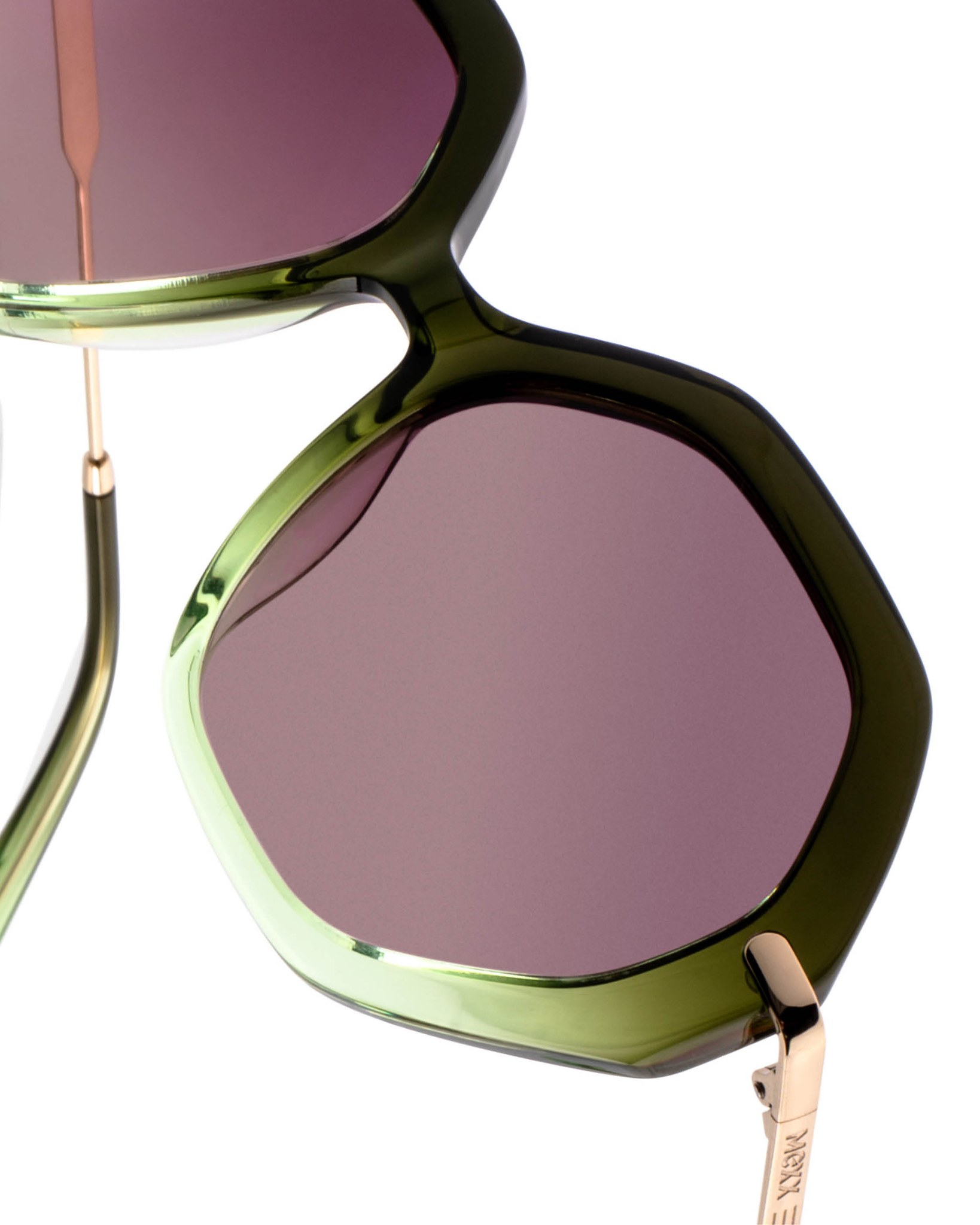 Step into the sunshine with Mexx style 6558 — because great style begins with great shades! The colour palette ranges from classic to variants with a colour gradient.
◾️ Style 6558
__________
#mexxeyewear #mexxbrillen #mexx #mexxglasses #okularyprzeciwsloneczne #sonnenbrille #okulary #lunettesdesoleil #occhialidasole #oculosdesol #sunnies #sunglasses #sunglasseslover #summervibes #colorlove #fashion #fashioneyewear
#fashionglasses #fashionstyle #fashionlover #fashioninspo #fashionstyle #newcollection