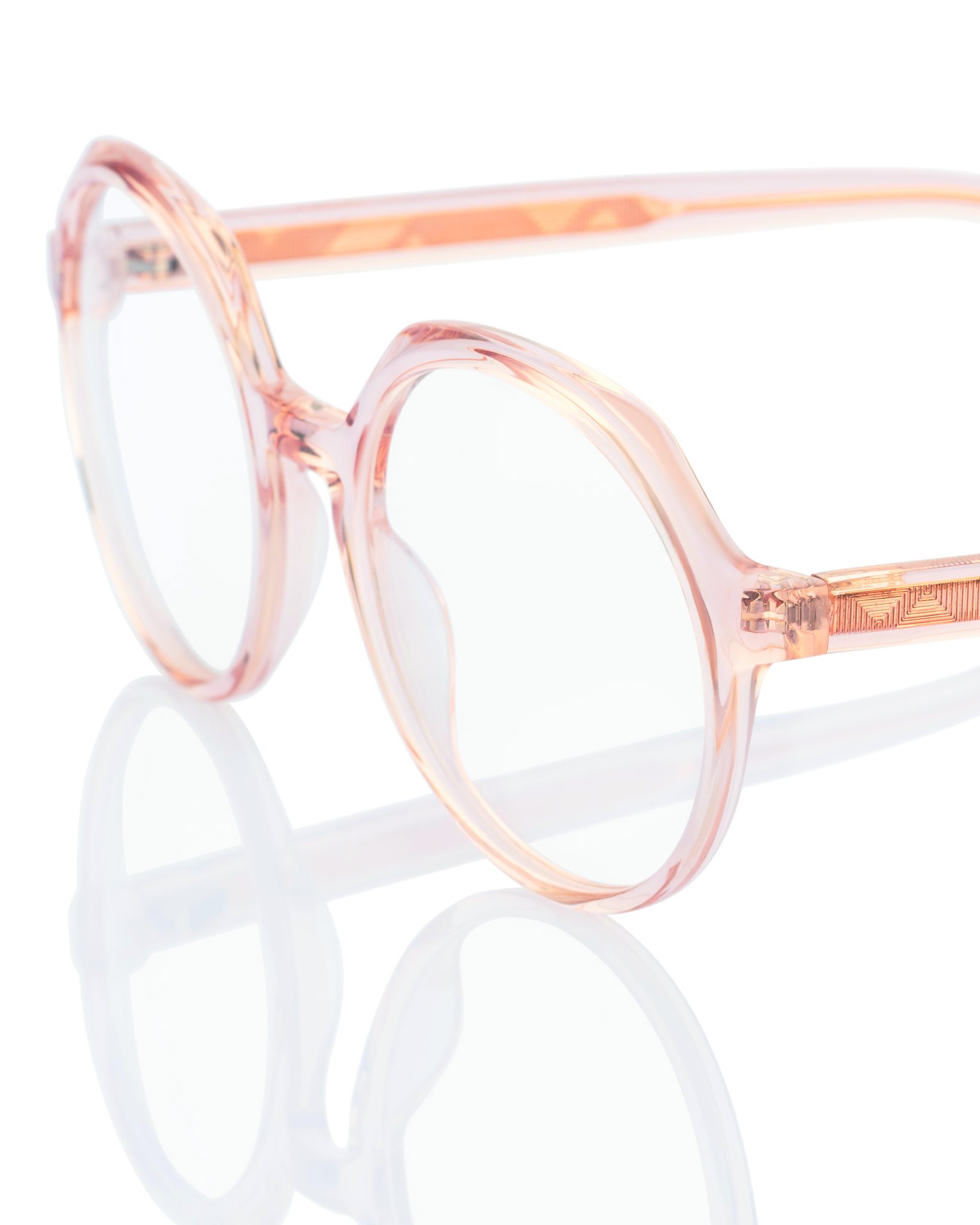 Discover a model that perfectly combines style awareness and design innovation: Mexx style 2596. A special highlight is the finely designed temple inlay, which gives the frame an individual touch.
◾️ Style 2596
__________
#mexxeyewear #mexxbrillen #mexx #mexxglasses #eyewear #glasses #eyewearfashion #eyewearstyle #eyeweartrends #lunettes #framedesign #brillen #brillentrends #eyeweardesign #okulary #dailyinspiration #ss24 #ss24collection #newcollection #newstyles
