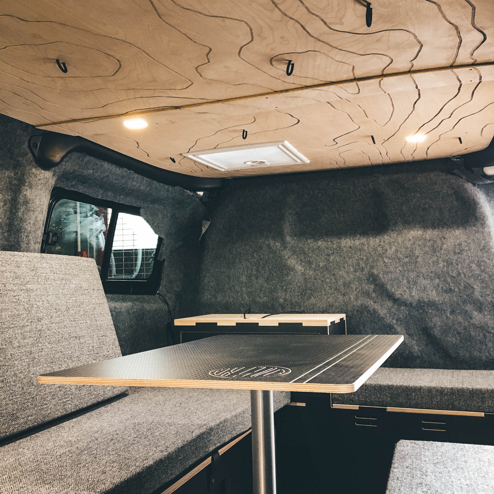 Contrasting colours is the essence of life.
#vaninterior #vaninteriorideas #vaninteriordesign #vanwall #interiordesign #vanconversion #vanconversionideas #vanaménagé #topography #mountain #vanroof #ceiling #transitcustom #transitcustomcamper #t6camper #t5camper #t5camperausbau #vwcamper #vwcampervan