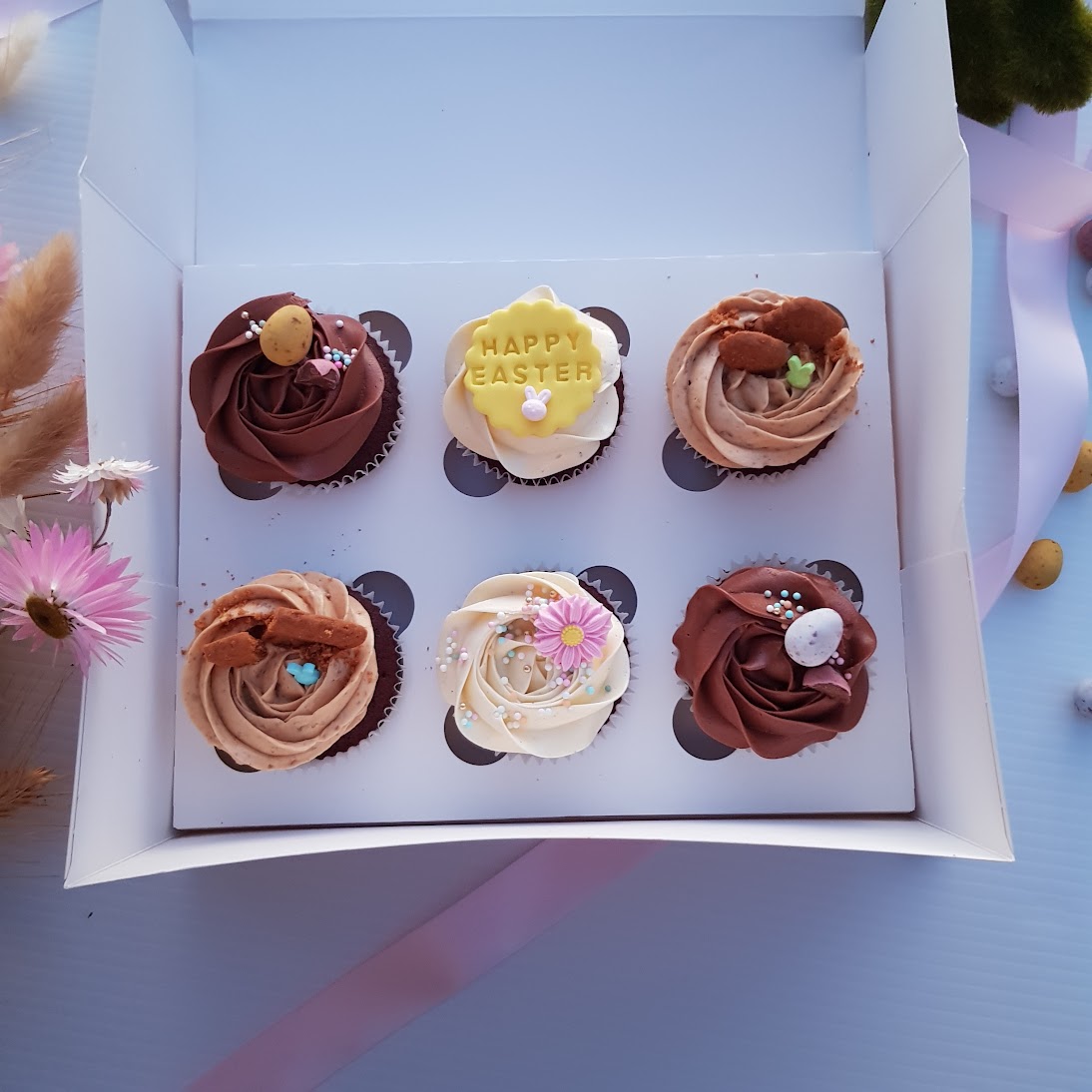 Our Easter Cookies, Cupcakes and brownies are here! Whether you're looking to cater for a crowd, treat the family, add to the Easter egg hunt or find a fun family activity to share together, we've got you covered! All of our products are hand made with so much love and feature natural flavourings like real vanilla bean and coverture chocolate. We know that many of our customers love being able to gift these products too so each one is beautifully presented in a gift box with ribbon perfect to share the love this Easter stress free. Orders can be placed directly through our website mareebakes.com.au/easter or comment 'help' below and Maree will be in touch.
#mareebakes #gifts #giftbox #cakesperth #cookiesperth #2025 #dreamcakes #buttercreamdreams #cakesperthwa #eastergifts #easterholidays #easterperth #eastercookies #ᴇᴀsᴛᴇʀᴄᴜᴘᴄᴀᴋᴇs