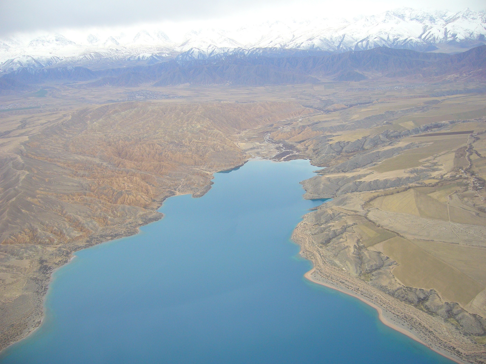 ๐๐ฒ Hover over the lush landscapes and rugged peaks of Kyrgyzstan with Arista Travel. An aerial journey like no other! ๐๏ธโจ #Kyrgyzstan #Nature #AristaTravelAsia #HelicopterAdventure