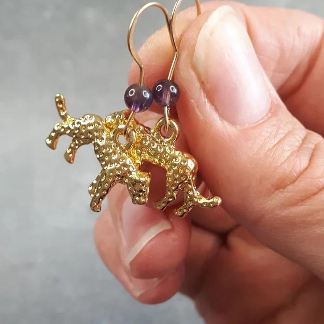 In need of some "leopard energy"? Check out these beauties with a roarrr of power!
Our cute little leopards with a tiny gemsstone on a gold-plated minimalist earring hook are the absolut best gift to yourself or that one friend that could use a little bit more power and energy !
(Or that one crazy catlady ofcourse... š)
#amsterdam #edelsteensieraden #crystallovers #crystalshop #gemstonelover #spirituality #gemstonejewelry #dutchbrand #rosequartz #crystals #wildstonesamsterdam #gemstonehealing #GemstoneMagic #gemstone #gemstoneshop #harmony #amethist #StressRelief #amsterdamlife #gemstonebeads