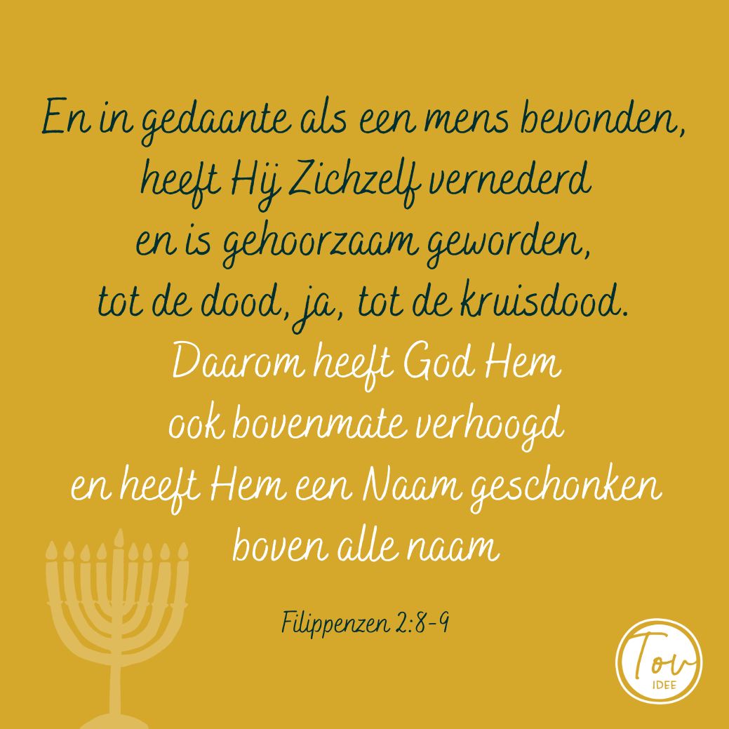 Zoals we al eerder hebben gezien is Jozef een beeld van de Yeshua. In de les van vandaag komen weer schitterende lijnen van Jozefs leven naar Yeshua’s verlossingswerk tevoorschijn. (Genesis 41:1-14)
Bij de vader: Jozef was een geliefd kind van zijn vader Jakob. Jakob gaf hem een veelkleurige mantel. Yeshua was eerst ook bij Zijn Vader. Hij was in de hemel, bekleed met heerlijkheid en macht.
In de put: Jozef broers gooiden hem in de put. Hij zakte af naar beneden. Yeshua daalde net als Jozef af. Hij ging uit de hemel weg en kwam op aarde.
Leven: Jozef wordt verkocht en komt in Egypte terecht. Maar daar gaat het gelukkig goed. Hij mag werken voor Potifar. Wat Jozef doet wordt gezegend. Yeshua’s leven hier op aarde is, net als Jozefs leven bij Potifar, een zegen voor de mensen. Hij deelt
Veroordeeld: Jozef doet zijn werk goed. Maar hij wordt onterecht veroordeeld. Yeshua deed niets fout, maar werd wel veroordeeld. Hij werd gekruisigd en stierf en in de gevangenis gegooid.
In de gevangenis: Daar zit Jozef dan, in de gevangenis. Yeshua daalt helemaal af, net als Jozef. Hij is in het dodenrijk afgedaald. Waarom? Jozef
was in de gevangenis om het ‘evangelie’ te vertellen aan de schenker. Doordat Yeshua helemaal afgedaald is, is er voor iedereen leven.
Verhoogt: Na twee jaar, in het derde jaar, werd Jozef uit de gevangenis gehaald. Wat deed Yeshua? Op de derde dag stond Hij op uit het graf. Hij bleef niet gebonden in het dodenrijk. Yeshua is overwinnaar!
Onderkoning: Jozef werd aangesteld als onderkoning. Nu is Yeshua in de hemel en zit Hij aan de rechterhand van God.
Herstelt en Samen met de vader: De volgende stappen moeten nog gebeuren. Yeshua zal snel terugkomen
en de wereld gaan regeren. Dan zal er vrede zijn en zullen we leven volgens Gods wil. Hij zal alles gaan herstellen en oordelen. Wat een heerlijke tijd staat ons nog te wachten!
Wil je deze les samen met de kinderen (thuis of in de kerk) behandelen? Klik dan op de link in de bio voor een verwerking bij deze les!
#Parasja #Mikeets #Jozef #Yeshua #Jezus #God #Bijbel #WoordvanGod #put #Leven #Verlossing #redding #bijbelquote #Bijbeltekst #tekstvandedag