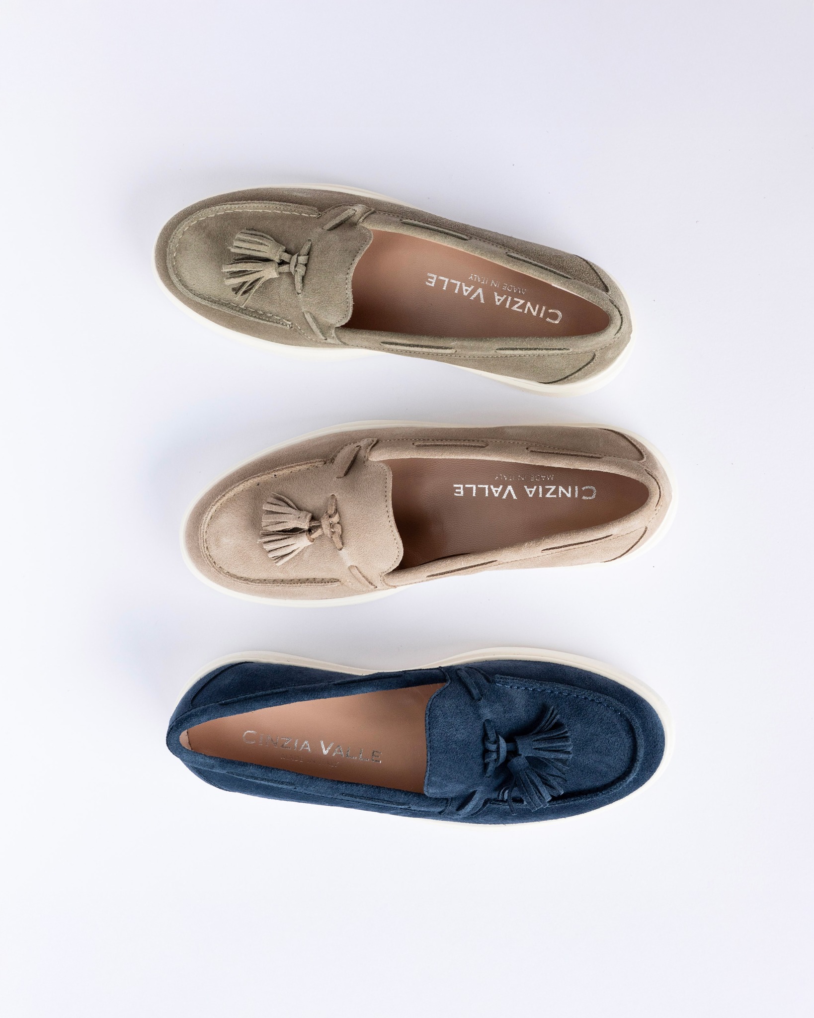 I mocassini donna Cinzia Valle sono disponibili in più tonalità per adattarsi a ogni stile e occasione. Comodi, versatili e sempre chic!
#grismondicalzature #CinziaValle #mocassinidonna #modadonna #primavera2025 #scarpebergamo #shoppingbergamo