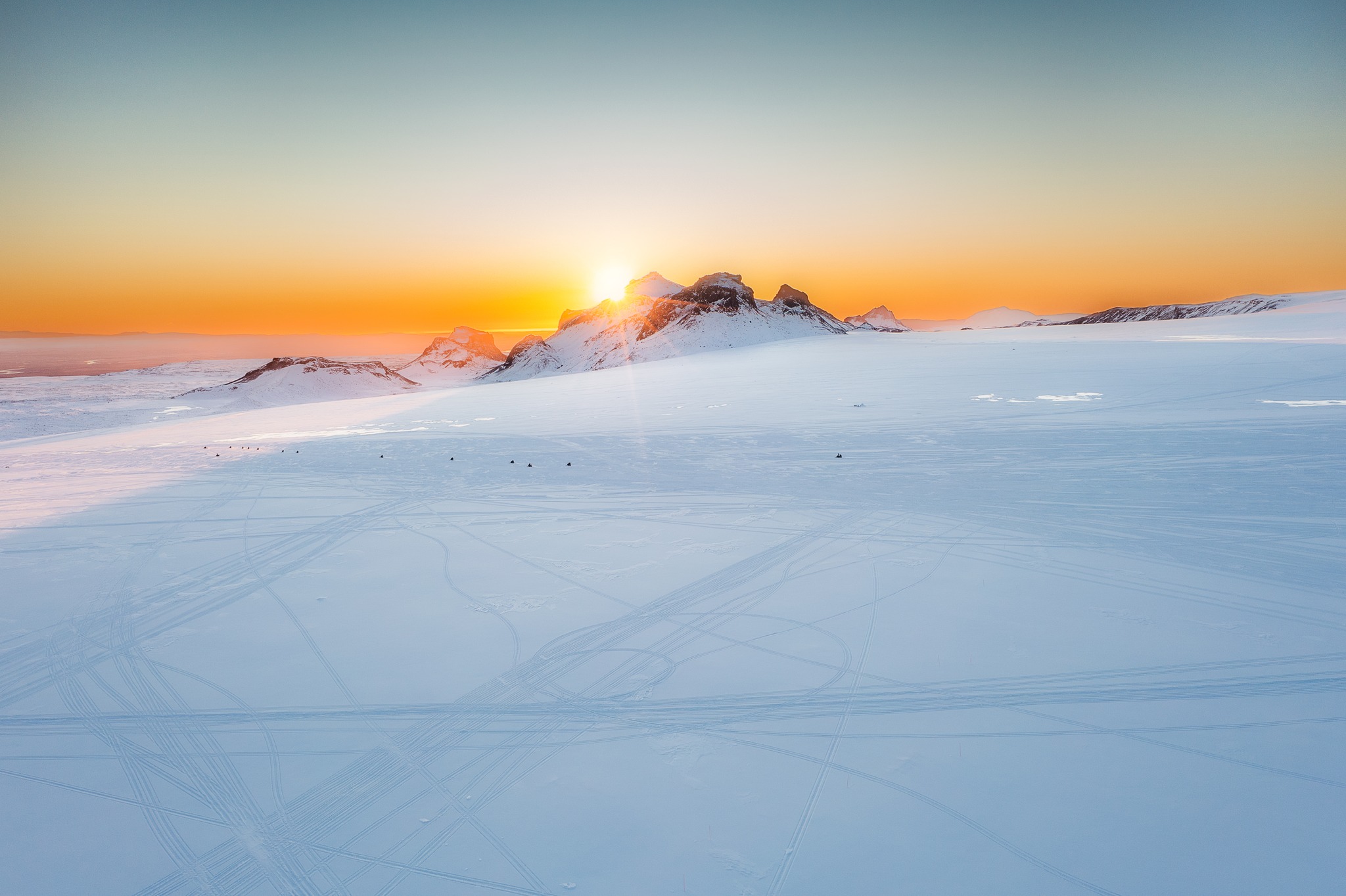 ✨ Midnight sun, glacier magic ?
Join us on our Summer Solstice Tour to Langjökull glacier — where the sun barely sets and the views go on forever ❄️
Celebrate the longest day of the year, on 21 June the day is 21 hours and 8 minute long. This is the golden hour you’ll never forget ???
? Book now: https://www.sleipnirtours.is/tour/special-event-summer-solstice-tour-to-langjokull-glacier-from-gullfoss
#SleipnirTours #Langjökull #SummerSolstice #MidnightSun #Iceland #GlacierAdventure #MustSeeIceland #GoldenHourOnIce