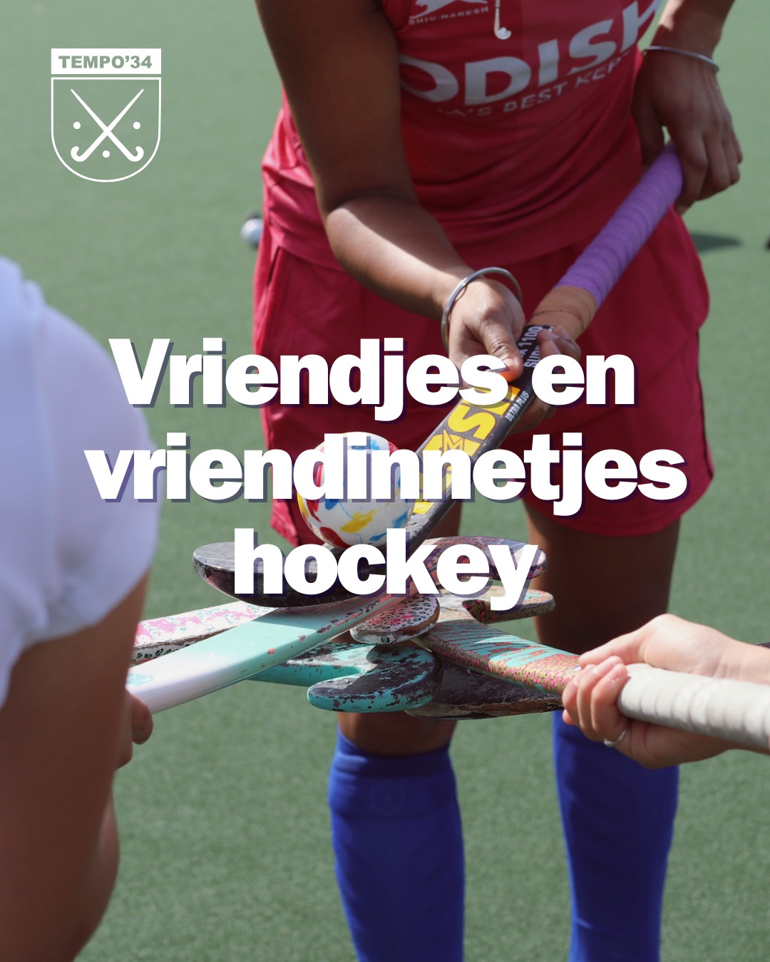 ?? Vriendjes & Vriendinnetjes Hockey bij Tempo '34! ?
Houd je van hockey en wil je het plezier delen? Op 26 maart en 21 mei is het zover: Vriendjes & Vriendinnetjes Hockey! ?✨
Onze jongste jeugdleden mogen een vriendje, vriendinnetje, buurjongen, buurmeisje of klasgenootje meenemen naar de training. Een superleuke kans om samen te ontdekken hoe tof hockey is! ?
?? Voor wie? Jongste jeugdleden en hun introducees
? Waar? Tempo '34
? Wanneer? 26 maart en 21 mei van 17:30 tot 19:00
? Wat? Een speelse en gezellige hockeytraining vol leuke oefeningen en wedstrijdjes!
? Aanmelden? Stuur een mail naar mc@tempo34.nl
Kom samen plezier maken op het veld en laat je vrienden kennismaken met de leukste sport die er is! Zien we jullie daar? ❤️?
#Tempo34 #HockeyVoorIedereen #VriendjesHockey #SamenSporten #HockeyIsLeuk