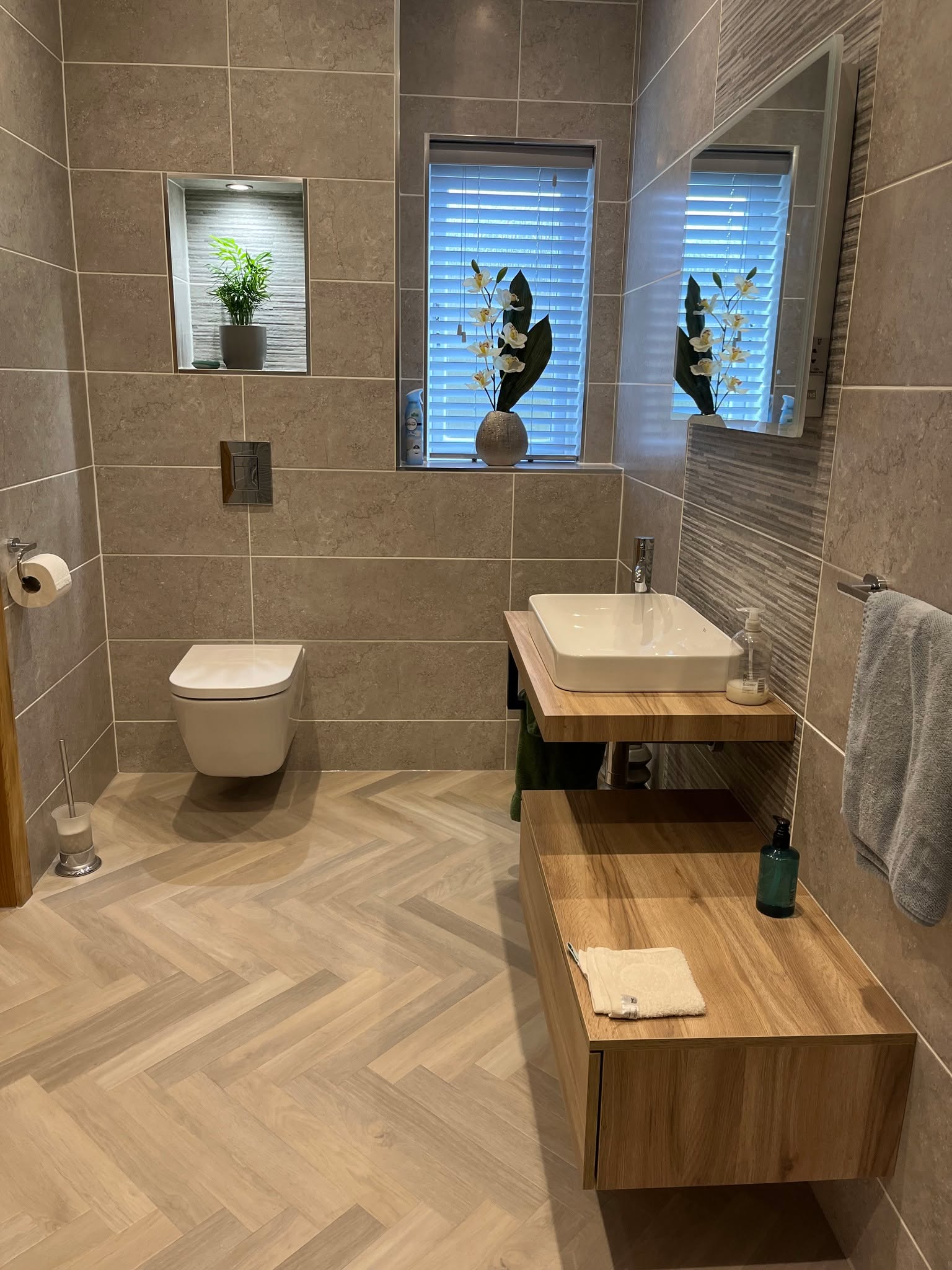 ✨Details that make the difference. ✨
This bathroom makeover is all about balance, timeless design paired with standout features like this stunning herringbone floor.
It’s these finishing touches that elevate a space from simple to exceptional.
.
.
.
.
#ModernDevelopments #BathroomRenovation #HerringboneFloor #InteriorDesignUK #LuxuryBathrooms #PerthshireHomes #BuiltByModern
