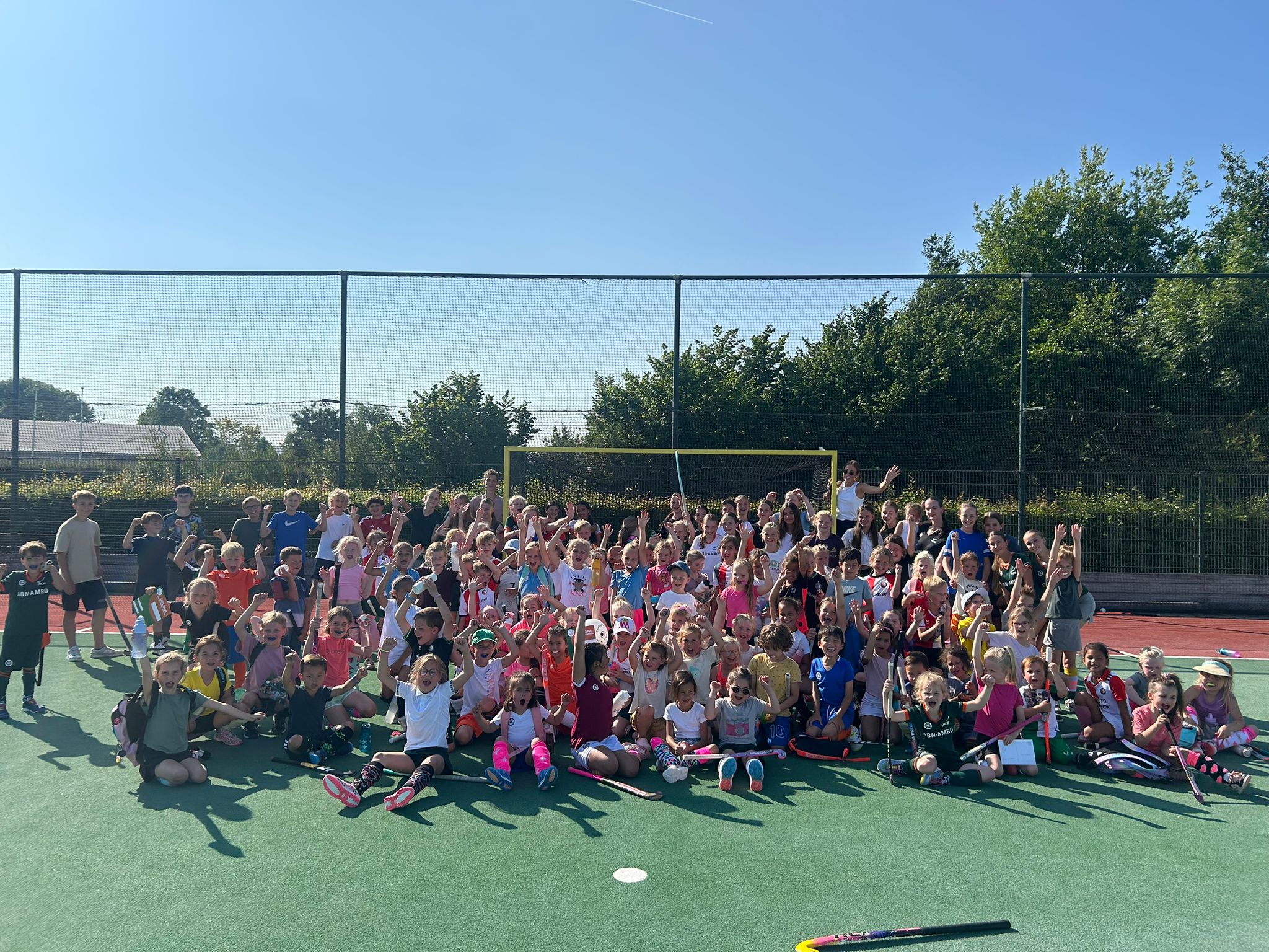 Voor onze allerjongste HCB-ers , de funkeys en benjamins - is de hockeyvakantie begonnen. Gisteren hadden zij hun laatste training. Fijne vakantie en tot volgend seizoen!