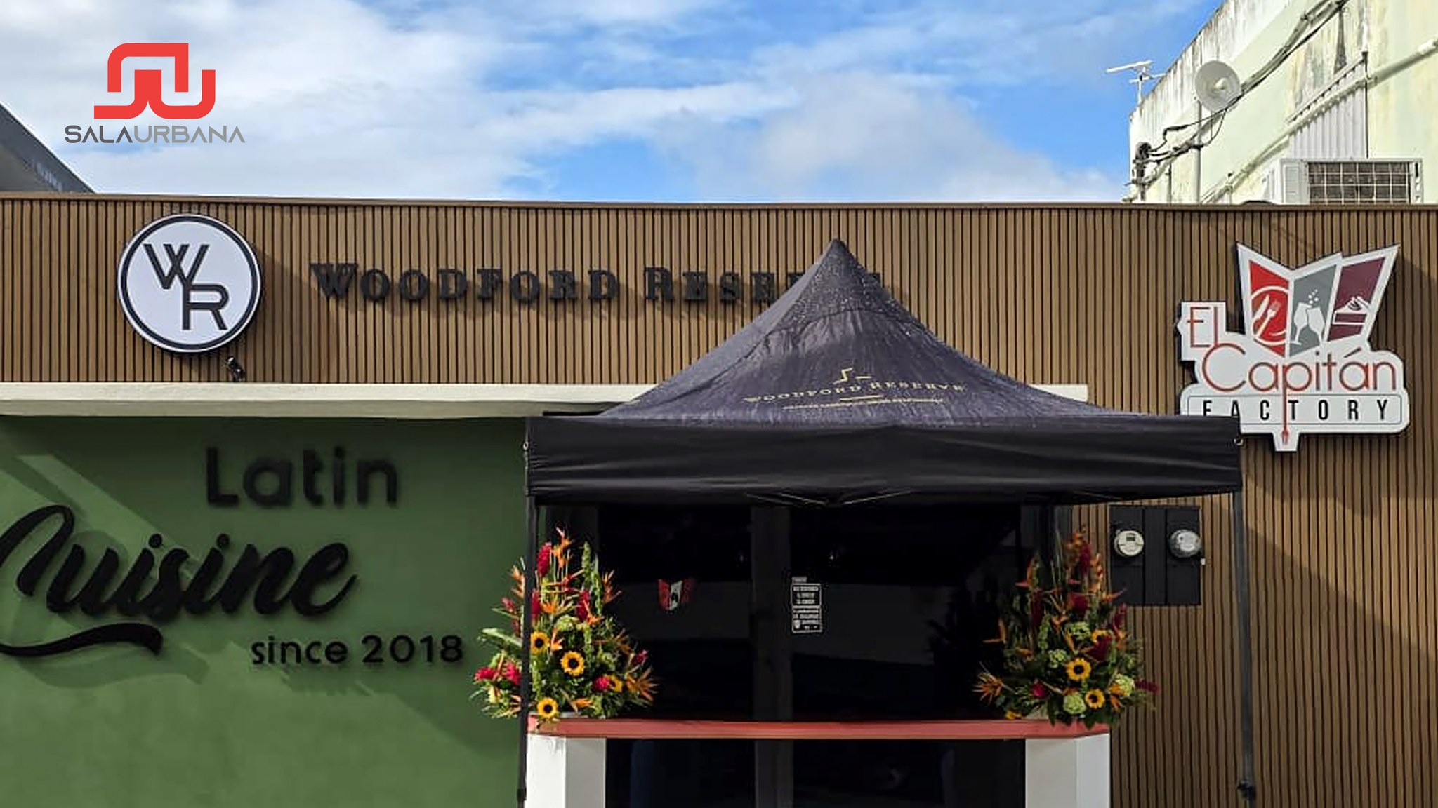 📍Humacao | Av. Font Martelo
El restaurante El capitan se prepara para inaugurar sus nuevas facilidades justo al lado de su antigua ubicación. Aunque aún no han abierto al público, su moderna y elegante fachada —con puertas de cristal e iluminación acogedora— ya deja ver el esmero con el que siguen apostando por la calidad y el buen gusto. 🌟🍽️
Desde SalaUrbana, felicitamos a su equipo por este nuevo paso y por continuar elevando la experiencia gastronómica en nuestro pueblo. 👏🎉
#Humacao #ElCapitán #ComidaCriolla #ApuestaLocal #SalaUrbana