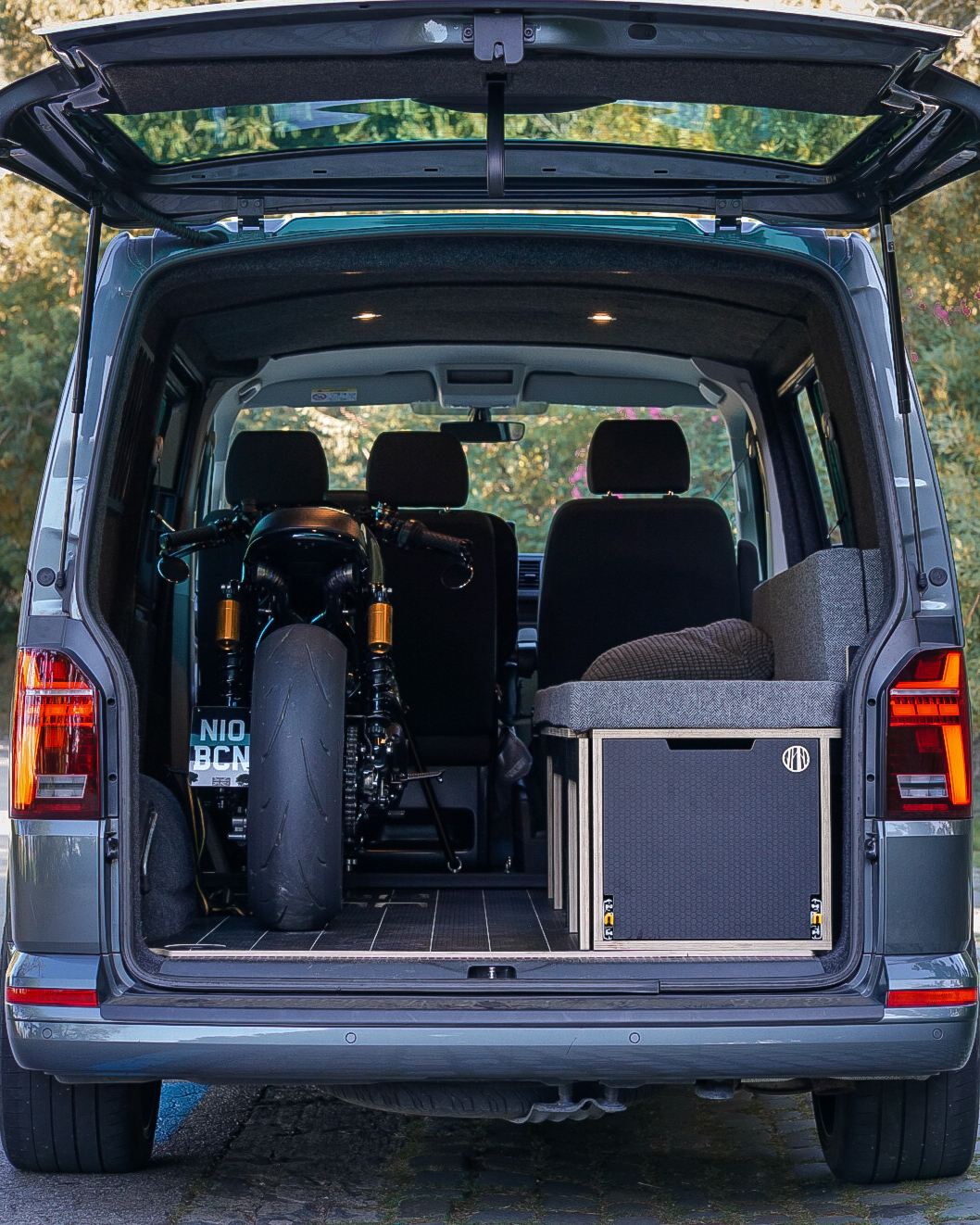 It must be the best parking spot for a custom Thruxton RS café racer.
We fitted a Urlar floor and Torridon bed into @barnamoto's SWB T6 and with the addition of a @loadedbikes bike rack you get the best day van set up to safely carry your bike around.
#caferacer #thruxton #triumphmotorcycles #triumph #bikevan #t6camper #t6camperconversion #workvan