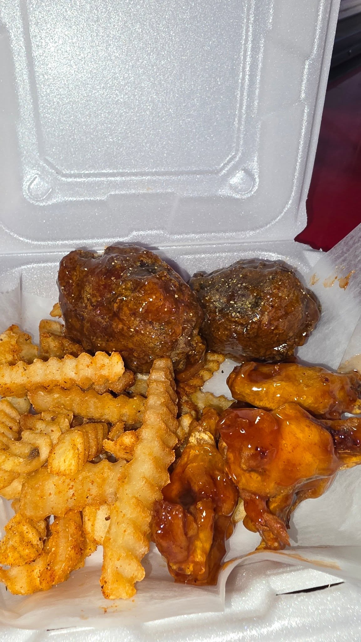Lawdddd my wife Brandi White tries these fried Honey Hot Lemon Pepper ox tails she said they were good as hell and that was heated up cause she had some doula'ing to do last night. Y'all better tap in cause they gonna go fast. Plates start as followed
2 fried HONEY HOT Lemon pepper ox tails (large and small) with fries $25
2 fried HONEY HOT Lemon Pepper ox tails (large and small) 5 wings and fries $30