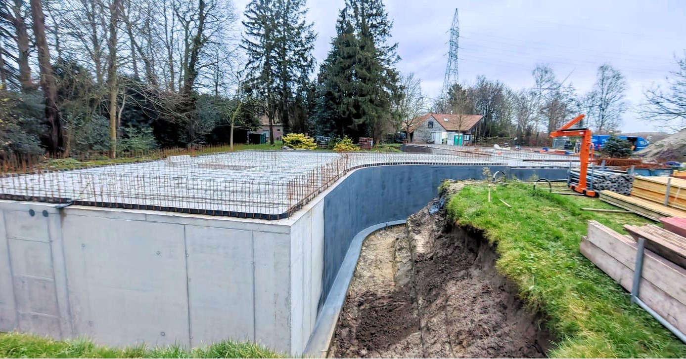 ? Kelderafdichting in Destelbergen
Deze keldermuur werd ? waterdicht ? gemaakt met een spuitbare oplossing. Dankzij deze techniek raken zelfs de kleinste kieren perfect afgedicht en blijft de kelder droog en gezond. ?
? Benieuwd wat wij voor jouw woning of gebouw kunnen doen? Check onze website: www.sealed.expert
#sealedexpert #spuitbareafdichting #luchtdichtbouwen #waterdicht #VochtVrij