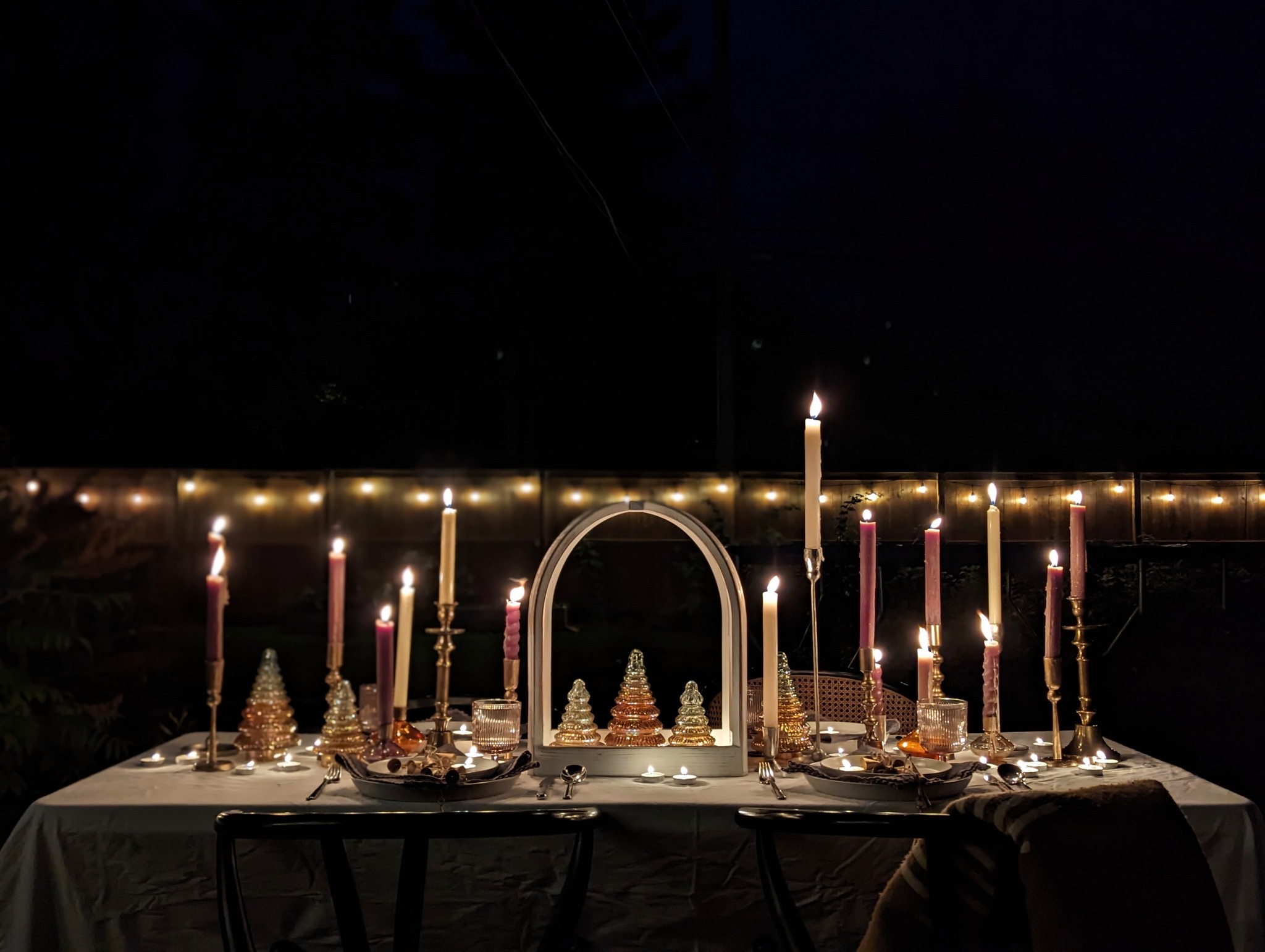 Nothing like activities by candle light....? You know what I'm talking about.... THE CHRISTMAS MARKET of course!!!
Friday evening November 14th, 4-8PM
Get goodies to eat or give away, new decor to go home and hang up, gifts for your friends and family, new winter wear, greenery, permanent jewelry to add to your existing bling, have a great time, chat, snack, and go home full of Holiday Cheer!
#liliidaehomeanddesign #liliidaechristmasmarket