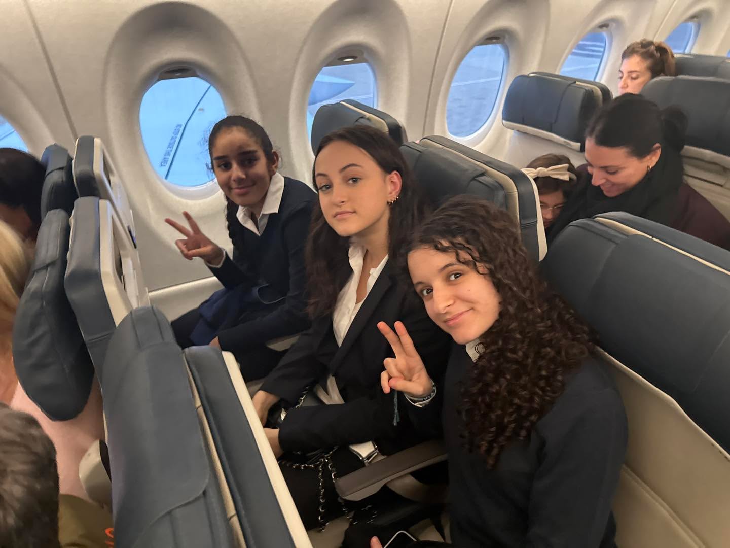 Première promotion de CAP cuisine et premier séjour Erasmus+ pour 3 de nos élèves dans un lieu incroyable : Gallipoli.
Située sur la côte ouest du talon de la botte italienne, Gallipoli est un petit bijou des Pouilles. Entre son centre historique entouré d'eau turquoise, ses plages de sable fin et son ambiance authentique, cette ville portuaire est un vrai coup de cœur.
Après un accueil extraordinaire dans les lieux de stage, Maely, Nermine et Oumayma sont maintenant prêtes à passer 4 semaines dans les cuisines des hôtels emblématiques de la ville.
Bravo les filles, portez haut les couleurs de notre lycée.