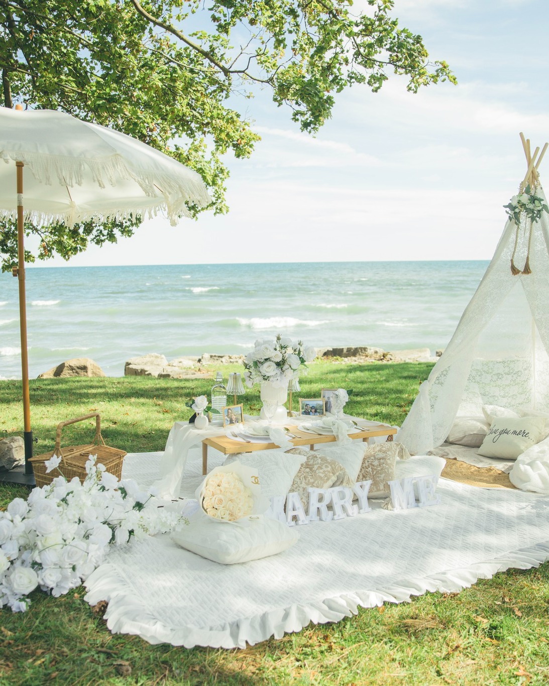 The sound of the waves, the warmth of the sun, and a beautiful luxury picnic. Can't wait to be able to do outdoor events again next year!
Whether it’s a proposal, a birthday, or just because…we can help 🙂
Decor: @picnicexp
Photographer: @adeel_photography_
#luxurypicnic #picnictoronto #picnicplanner #proposalpicnic #waterfrontpicnic #torontodecor
