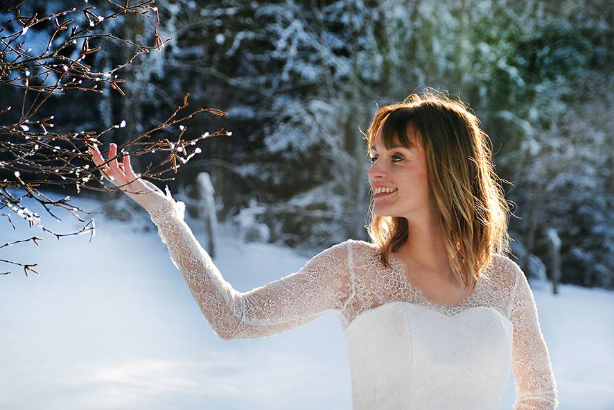 2025 touche à sa fin et 2026 pointe le bout de son nez ✨ peut-être te maries-tu et que tu recherches ton prestataire photo ? Mariage été ou hiver, je suis opé !
Je travaille le mode reportage pour capturer des images authentiques qui font ressortir le moment présent et l'esprit naturel de ton mariage.
Si tu te reconnais dans ce travail, appel-moi.
Je m'appelle Kristell et je capture vos moments de vie ❤️
-----------
NOUVEAUTE : Je travaille en collaboration avec une vidéaste et nous proposons des formules photos et vidéos, je t'invite à nous contacter pour plus de renseignement.
-----------
Infos/Résas:
www.ateliercerfvolant.fr
ateliercerfvolant@gmail.com
Loire / Rhône / Haute-Loire
#weddingphotography #weddingdayphoto #weddinginspiration #mariage2026 #mariage2027 #mariagesaintetienne #mariageloire #photographemariagesaintetienne #futurmariee #weddingday