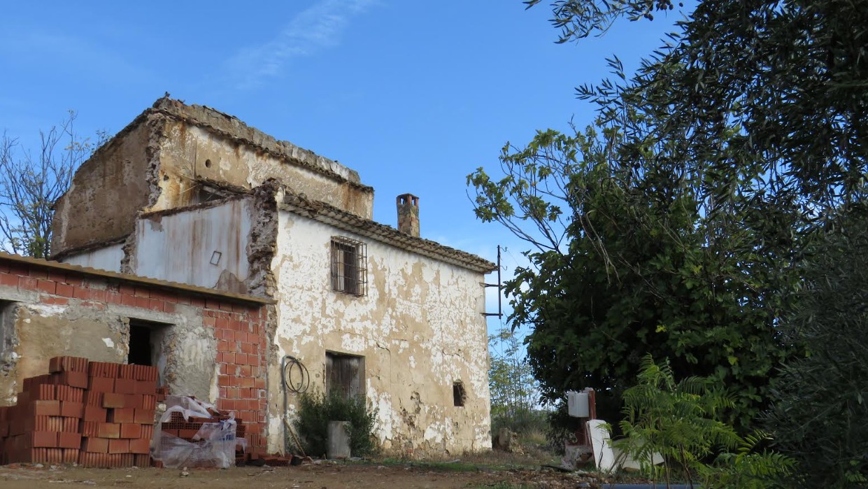 The house itself is a blank canvas for a full renovation or complete rebuild within the existing footprint, giving you the freedom to design your dream rural retreat. With open mountain views, peaceful surroundings, and a location just 3 km from the nearest town, it combines tranquillity with convenience.
📍Fuensanta de Martos, Andalucia
💰€100,000
🛌N/A Beds
🛁N/A Bath
🌱11,000m2 land
🏡100 m2
🔌N/A
💦N/A
For more info give us an email at info@offgridonlyspain.com and quote REF💛P355🖤
#offgridspain #offgridhomespain #forsalespain #ruralhomespain #offgridlivingspain #expatspain #countryhomespain #selfsufficentspain #selfreliantinspain #liveoffgridspain #offgridliving #buyhousespain #spain #liveinspain #movetospain #igersspain #spainiswonderful #cheapspanishhomes #buyspain
