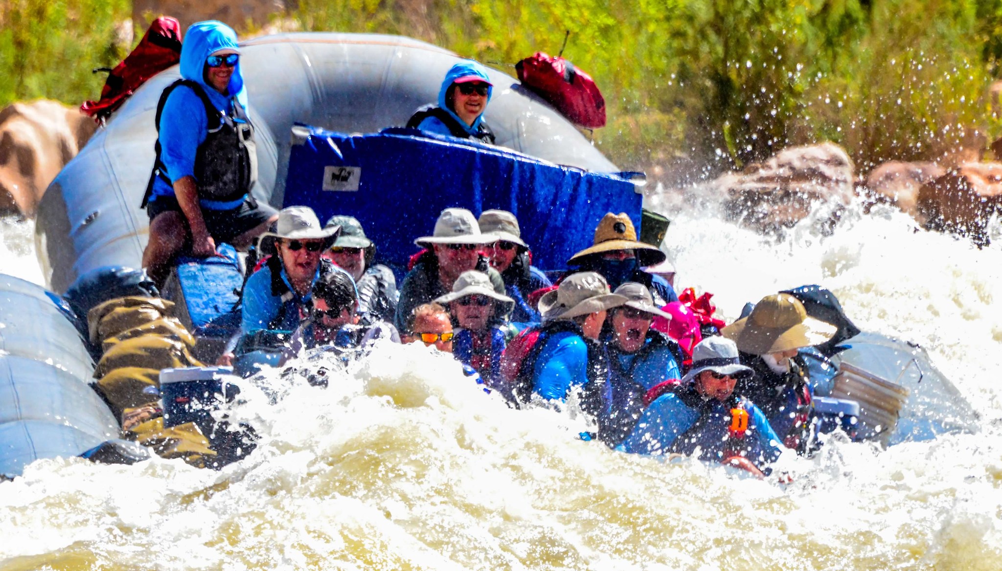 For this week’s Saturday Shenanigans, we’re throwing it back to 2018. Captain Emily is absolutely sending it into a Hermit wave… and every time you zoom in, the chaos gets better. ?
#saturdayshenanigansgcex