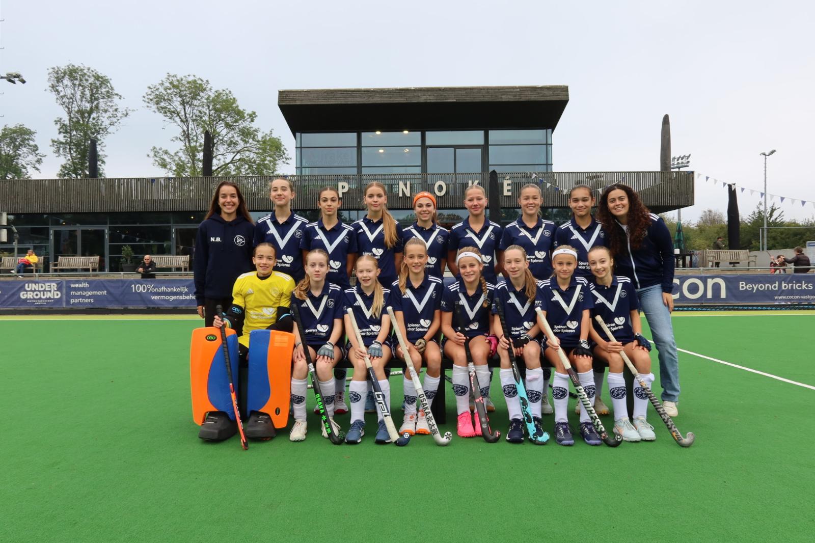 MO14-1 naar de Landelijke competitie.
De meiden wisten zich een aantal weken geleden al te plaatsen. Gefeliciteerd meiden, wij zijn trots op jullie!