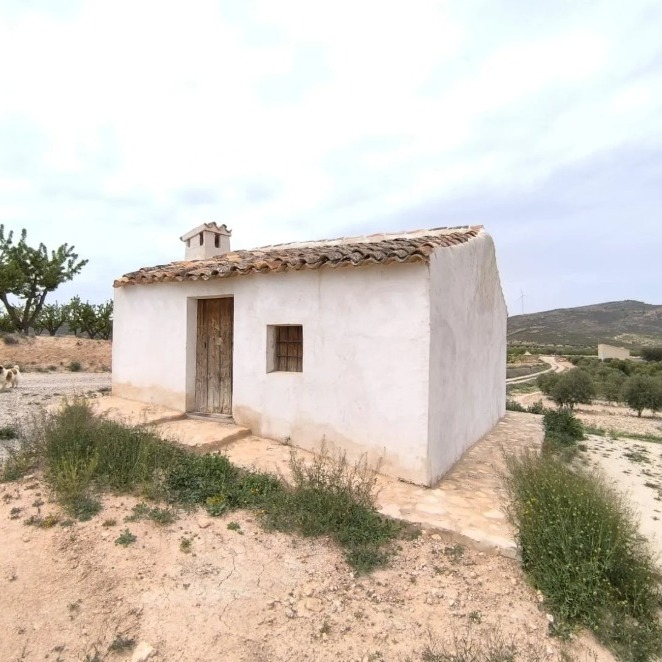 An opportunity to own 30,000 m² of peaceful Spanish countryside just a short drive from the historic wine town of Jumilla. This restored 30 m² chalet sits on an extensive rural plot framed by mountains, vineyards, and open skies, an ideal setting for agriculture, off-grid living, or building your dream home.
📍Jumilla
💰€39,900
🛌2 Beds
🛁n/a Bath
🌱30,000m2 land
🏡 30m2
🔌N/A
💦Well
For more info give us an email at info@offgridonlyspain.com and quote REF💛P359🖤
#offgridspain #offgridhomespain #forsalespain #ruralhomespain #offgridlivingspain #expatspain #countryhomespain #selfsufficentspain #selfreliantinspain #liveoffgridspain #offgridliving #buyhousespain #spain #liveinspain #movetospain #igersspain #spainiswonderful #cheapspanishhomes #buyspain