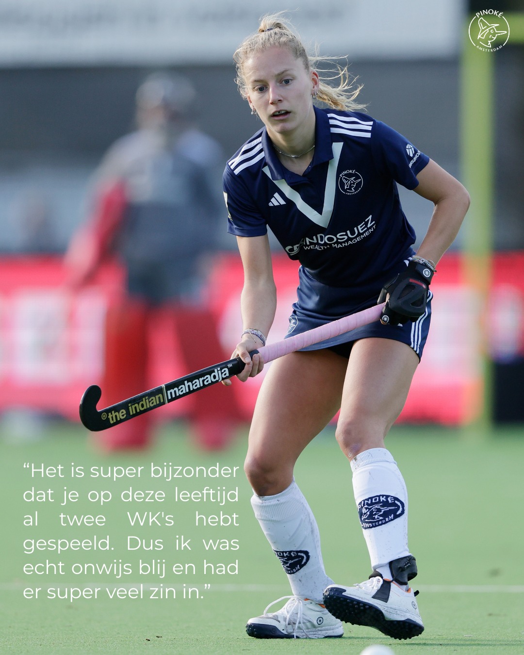 Interview met Sam Luttmer: onze nieuwe wereldkampioene:
Begin december is Sam Luttmer wereldkampioen geworden met Jong Oranje bij het WK in Chili na een 2-1 overwinning op Argentinie. Wij belde haar op om te vragen hoe het met haar ging en hoe zij het WK heeft ervaren.
Wil je het interview lezen, kan dat op onze website of in de app (link in bio)