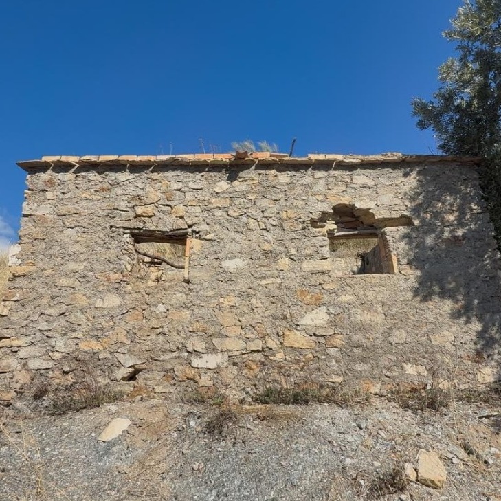 A large-scale Andalusian landholding in one of the most iconic landscapes of the Alpujarras. Set across 188,000 m², this estate offers a striking combination of productivity, privacy and restoration potential, all just 2 minutes from the charming white village of Torvizcón.
📍Torvizcón, La Alpujarra, Granada
💰€80,000
🛌N/A Beds
🛁N/A Bath
🌱188,000m2 land
🏡100 m2
🔌N/A
💦Potential Well
For more info give us an email at info@offgridonlyspain.com and quote REF💛P360🖤
#offgridspain #offgridhomespain #forsalespain #ruralhomespain #offgridlivingspain #expatspain #countryhomespain #selfsufficentspain #selfreliantinspain #liveoffgridspain #offgridliving #buyhousespain #spain #liveinspain #movetospain #igersspain #spainiswonderful #cheapspanishhomes #buyspain