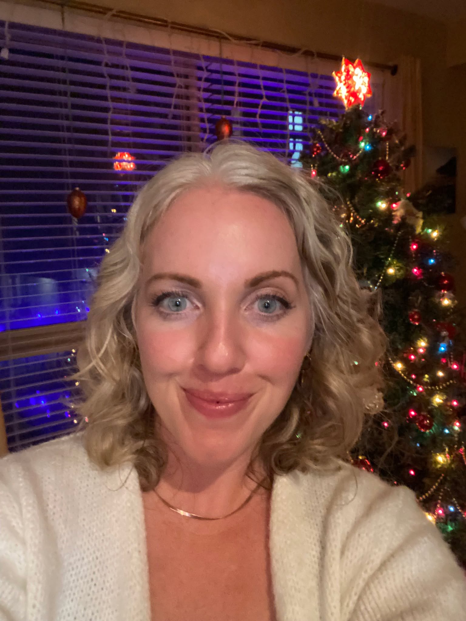 I always get asked around this time of year what my tips are for navigating the holiday season. The expectations. The stress. The family dynamics. The busy-ness. The indulgence. So I created a y0utube playlist - Thriving Through the Holiday Season - to share some of my fav tips, practices to help stay present and peaceful, learnings as well as some of my favourite things to travel with to tend to my well-being. I plan on sharing the majority of my educational content on YT in 2026, so give it a subscribe if you wanna be notified of new content! Just search ‘emilygibsonconsulting’ on YT or see the l1nk in my bio.
Happy Holiday season! 🎄💛 ⭐️
#holidaystress #coping #wellbeing #selfcare