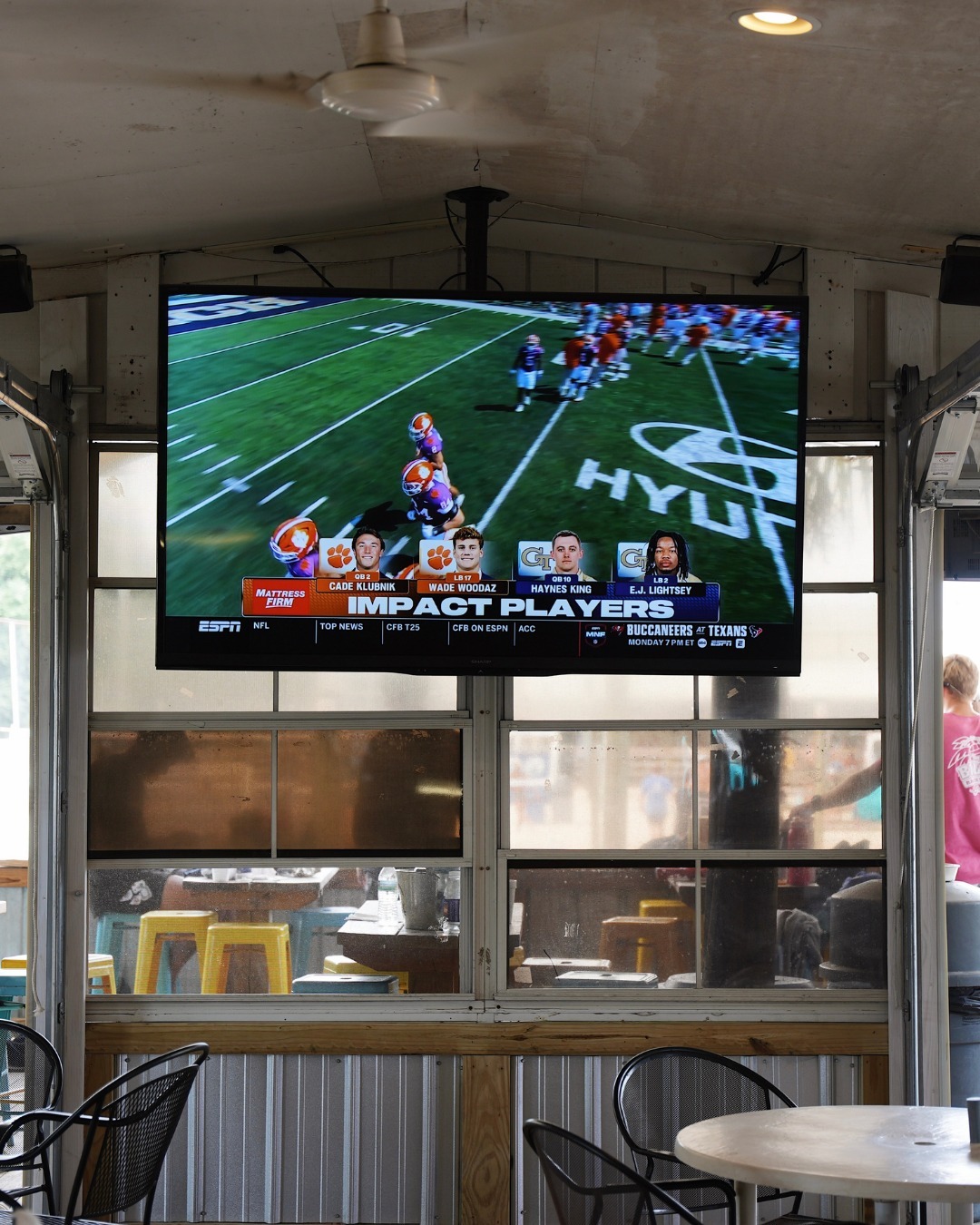 See you at Bill's for beer, burgers, and football today!
🎄 Holiday heads up! 🎄
We’ll be taking a little Christmas break with our friends & family here very soon.
Next week we are 𝗰𝗹𝗼𝘀𝗲𝗱 𝗗𝗲𝗰𝗲𝗺𝗯𝗲𝗿 𝟮𝟮𝗻𝗱 - 𝗗𝗲𝗰𝗲𝗺𝗯𝗲𝗿 𝟮𝟲𝘁𝗵!
Stop in this weekend for one last cheers! Wishing everyone a happy holiday!!
#HolidayHours #SeeYouAtBills