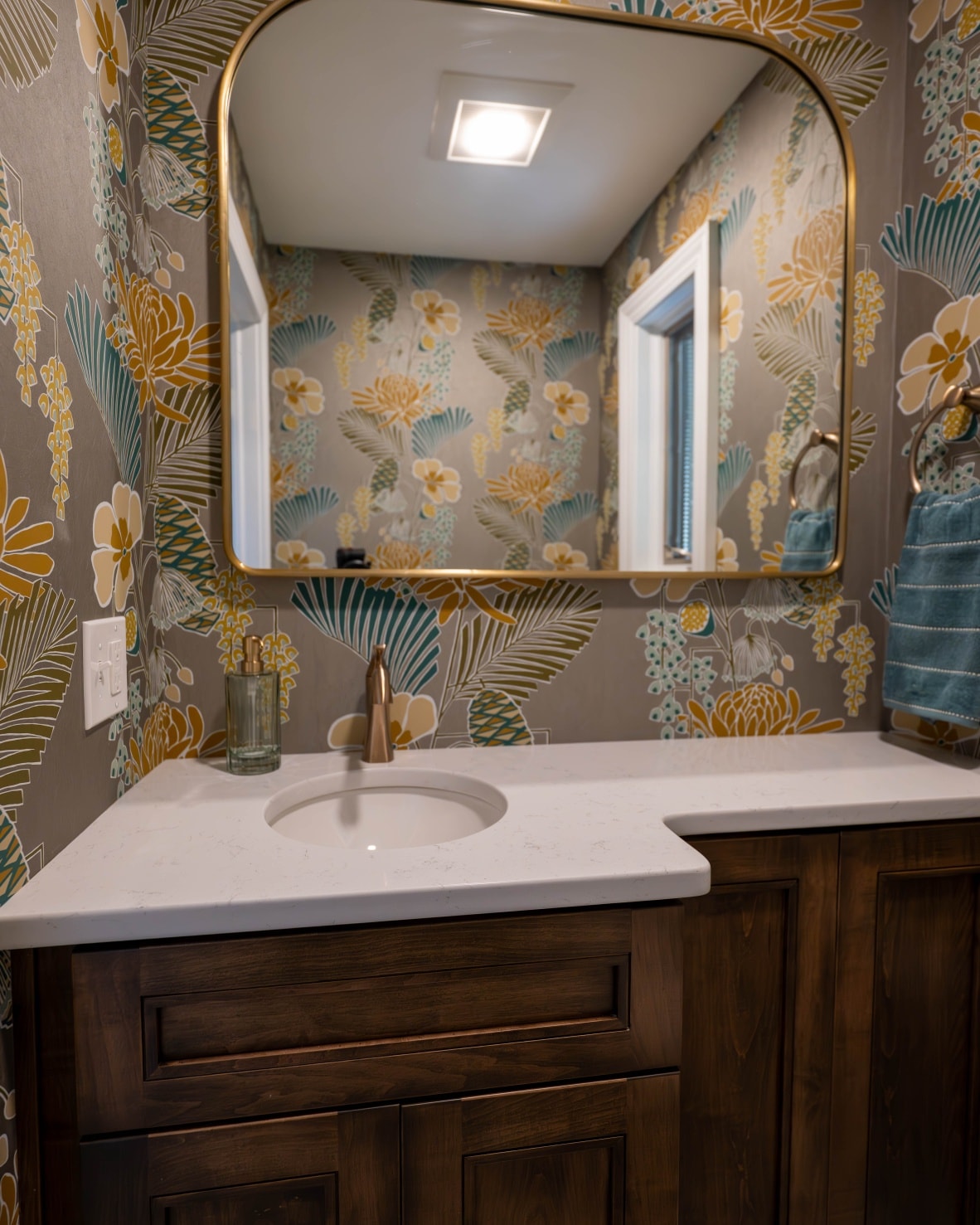 Let’s talk about why this powder room works ✨
The oversized mirror instantly opens up the space—reflecting light, creating depth, and making the room feel far larger than it is. In small rooms, scale matters, and going bigger is often the secret.
The wallpaper sets the tone. Bold pattern, layered texture, and just enough drama to turn a functional space into a moment.
And the gold fixtures? They warm everything up. That soft metallic glow adds contrast, elevates the palette, and ties the entire room together without overpowering it.
This is the power of intentional design—every element working together to make a small space feel expansive, elevated, and unforgettable.
#PowderRoomDesign #HalfBath #SmallSpaceDesign #StatementMirror #BoldWallpaper #GoldFixtures #InteriorDetails #ThoughtfulDesign #InteriorDesigner #HeartfeltHomespace