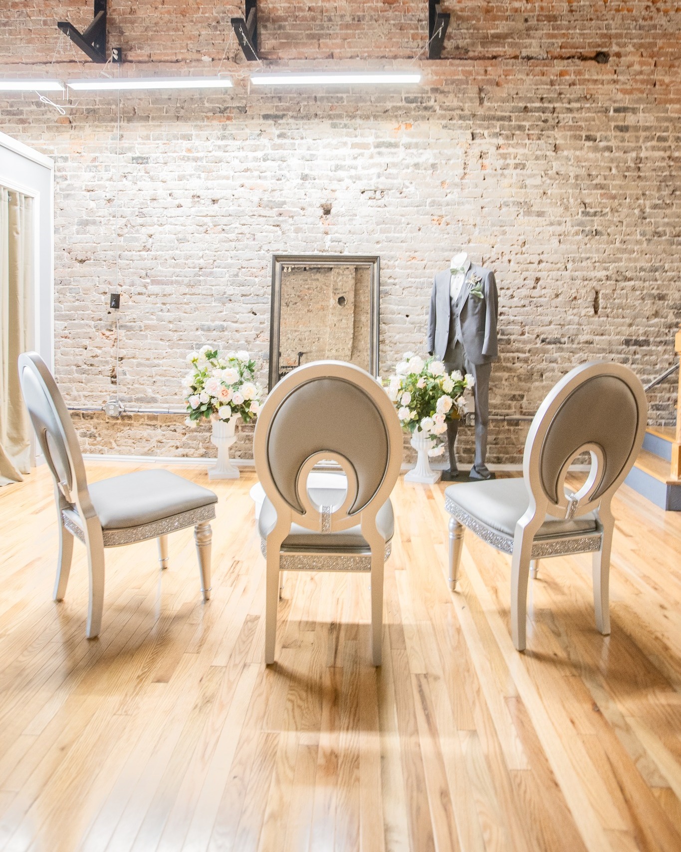 Yes, we do tuxedos & suits too 👀
.
From rentals to purchase options, we’ve got your entire wedding party covered.
Brides who purchased their gown with us—DM us for a special discount just for you!
Book your appointment online or give us a call. Bring everyone or come solo—we’re ready when you are.
📸 @archuletaphotography